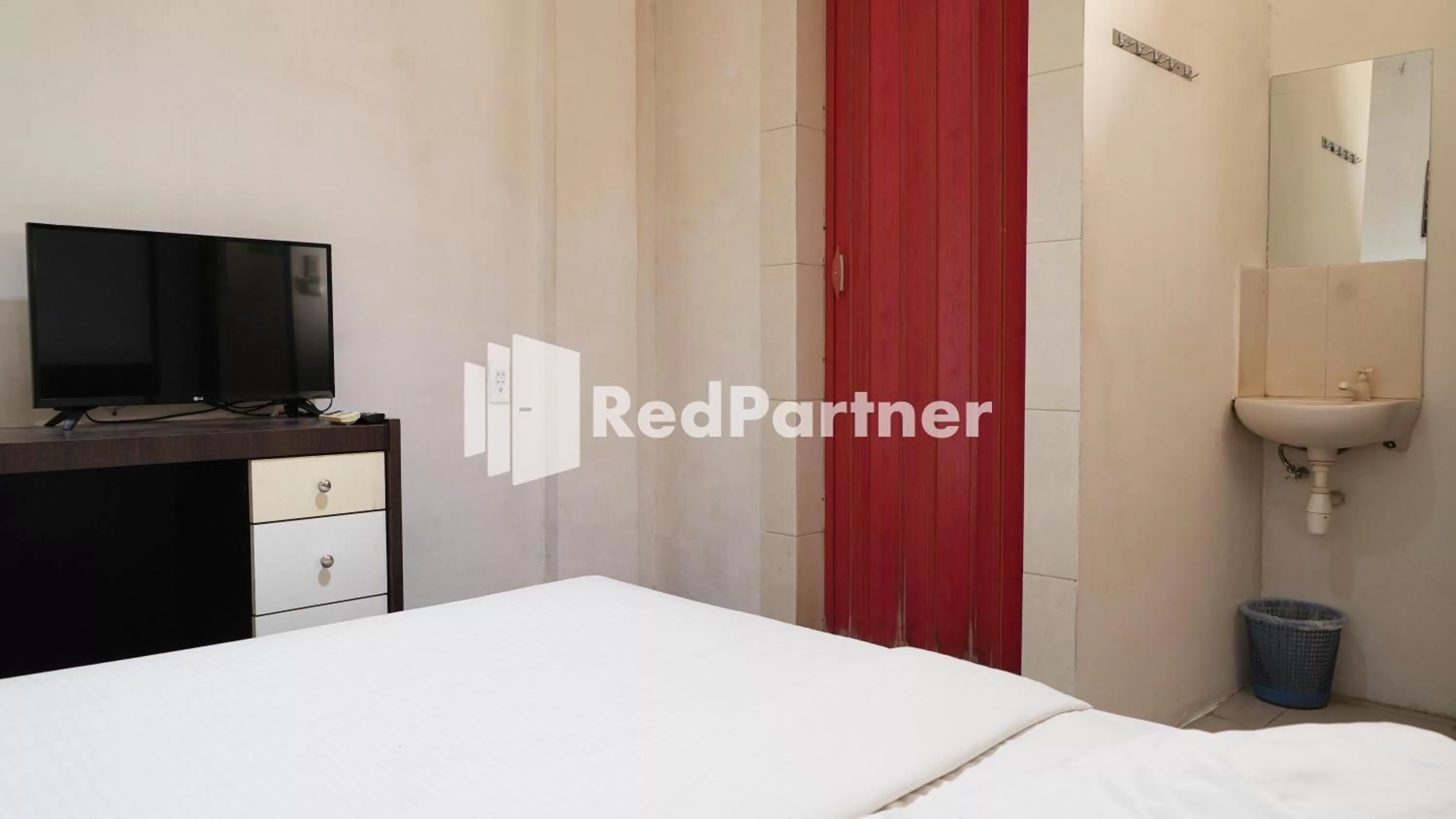 Bedroom, Bed in Wisma Sederhana Medan Mitra RedDoorz
