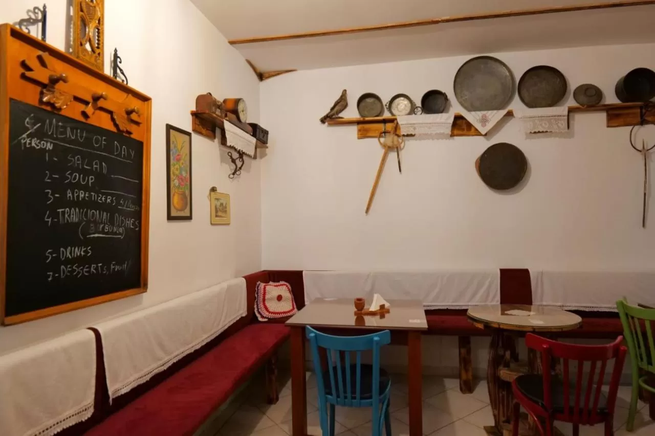 Restaurant/places to eat in Hotel Veli