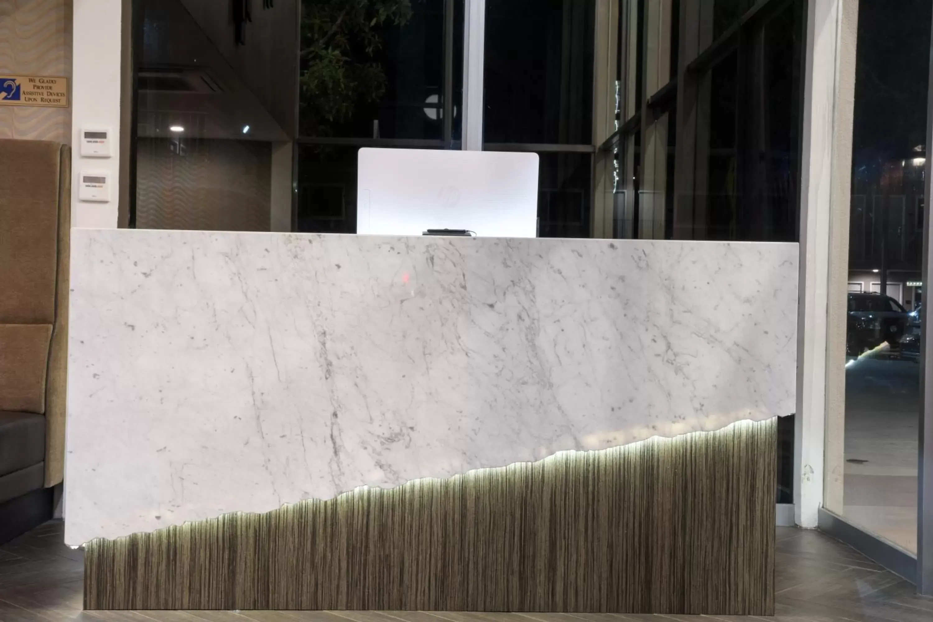 Lobby or reception in Hotel Xilo Glendale Lobby or reception in Hotel Xilo Glendale