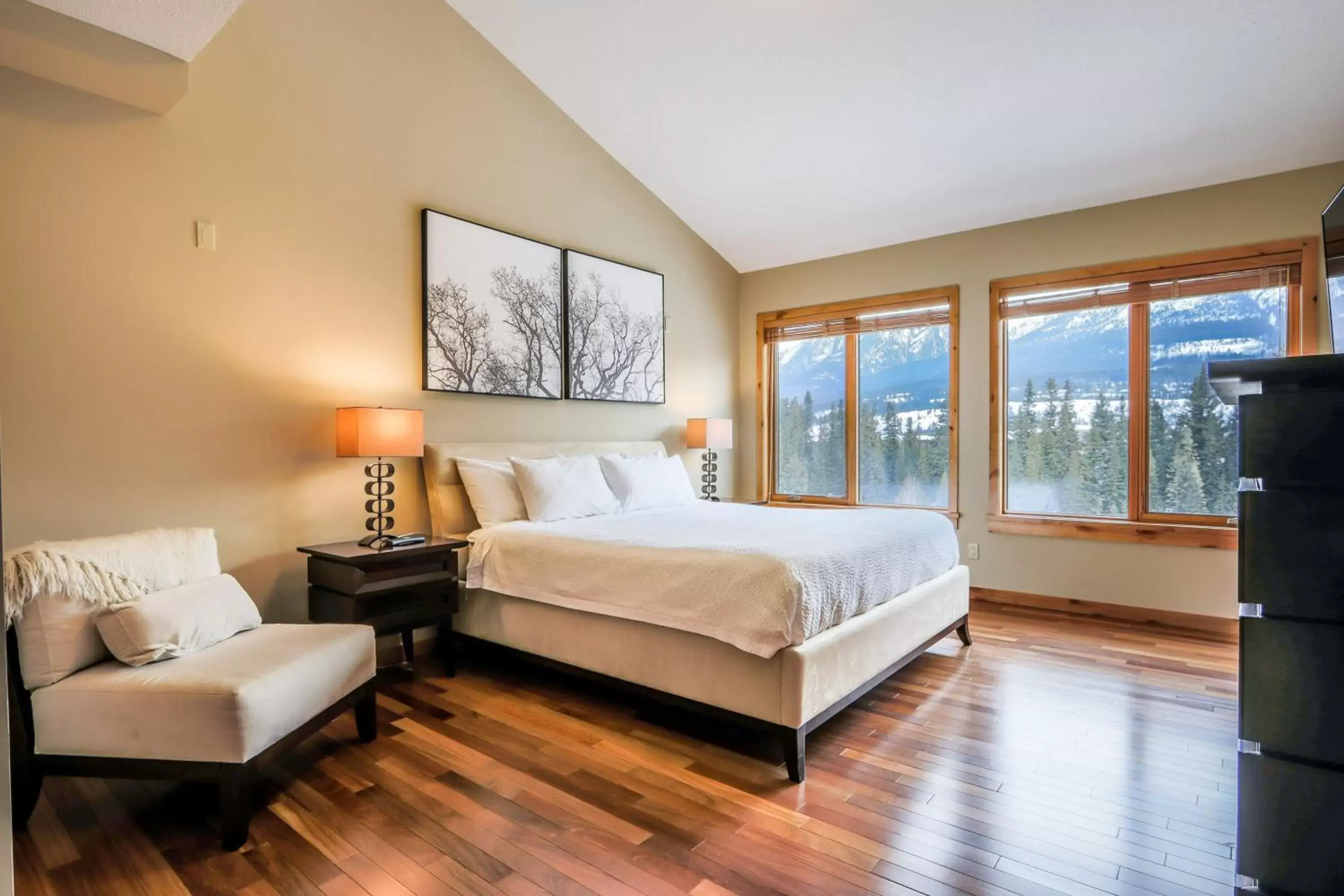 Bedroom, Bed in Tamarack Lodge by Spring Creek Vacations