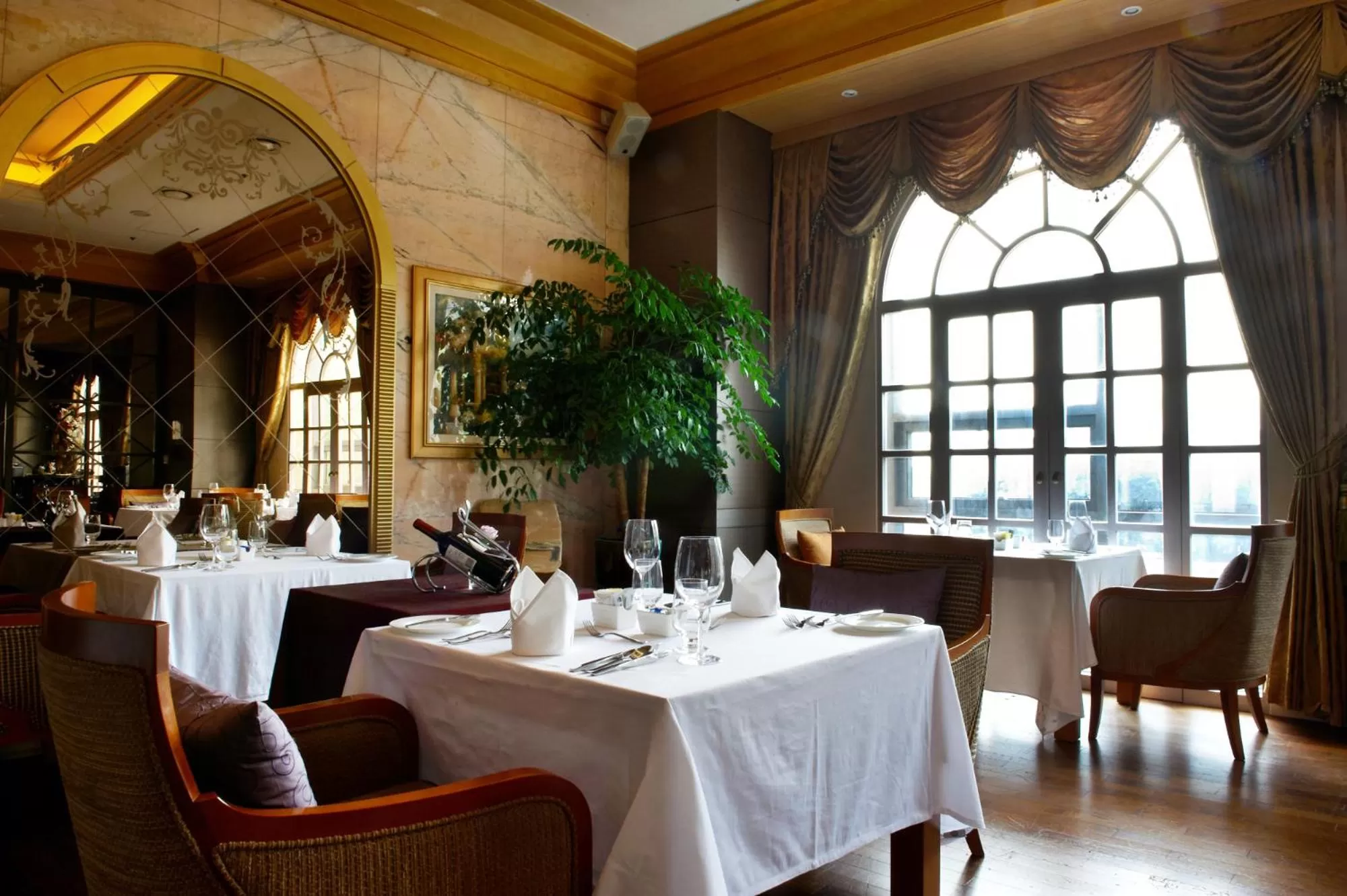 Restaurant/places to eat in Hotel Samjung