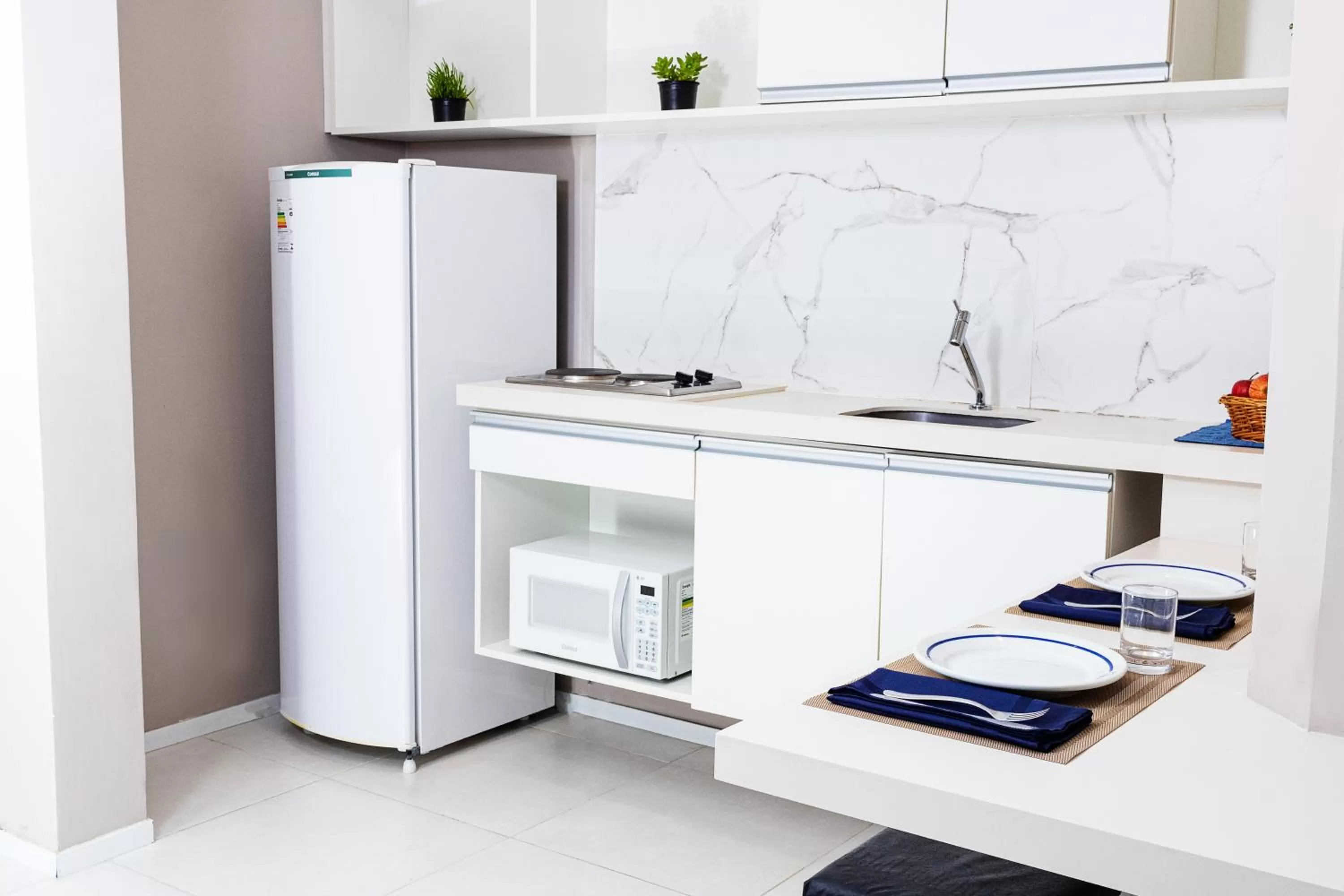 Communal kitchen in Ilhasul Hotel Residencia