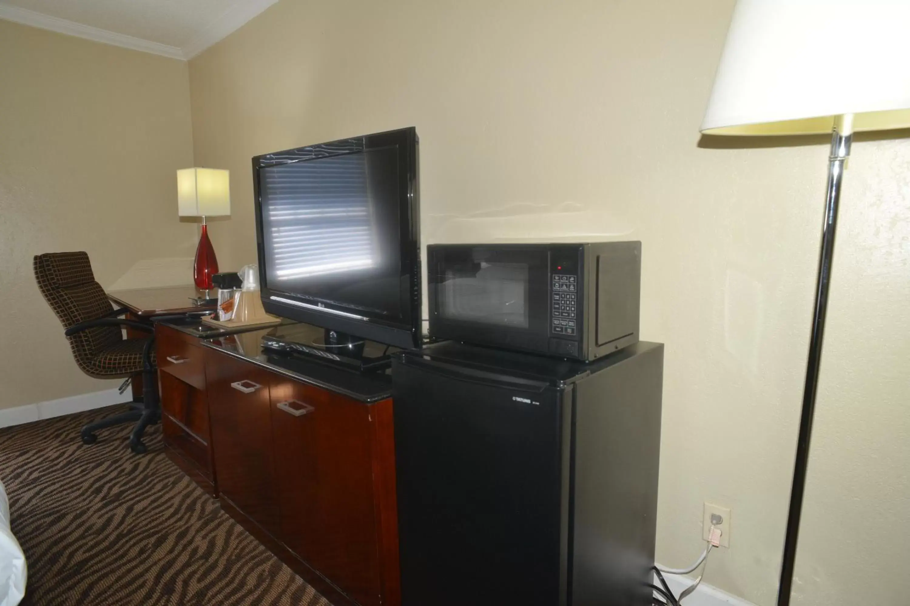 TV/Entertainment Center in Hometown Inn & Suites