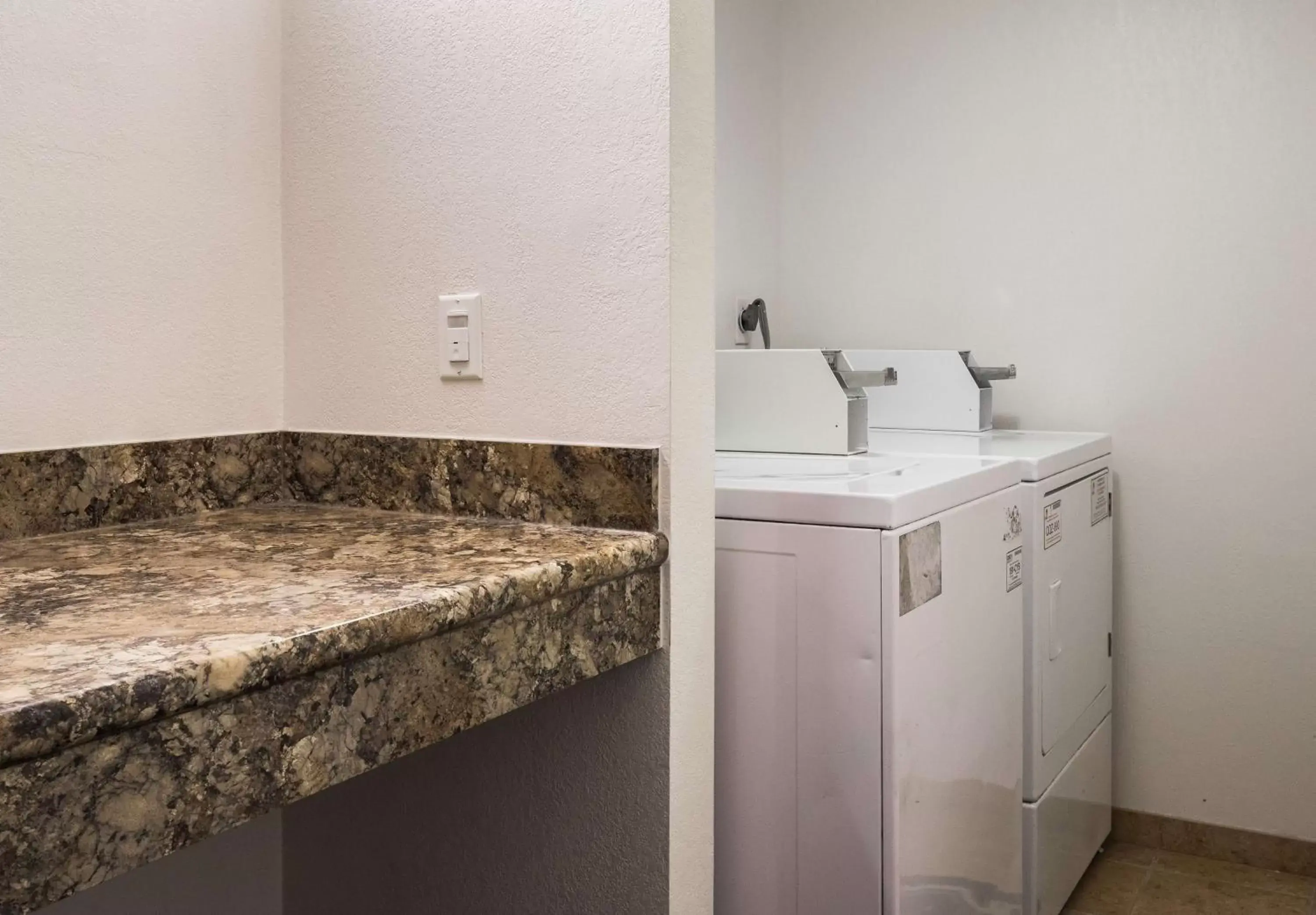 Property building, Bathroom in Motel 6-Prospect Heights, IL