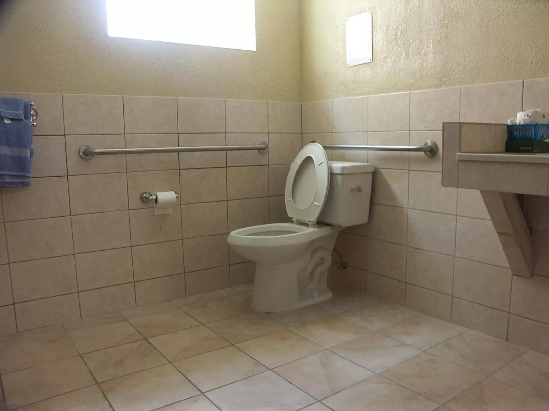 Bathroom in Gainesville Lodge