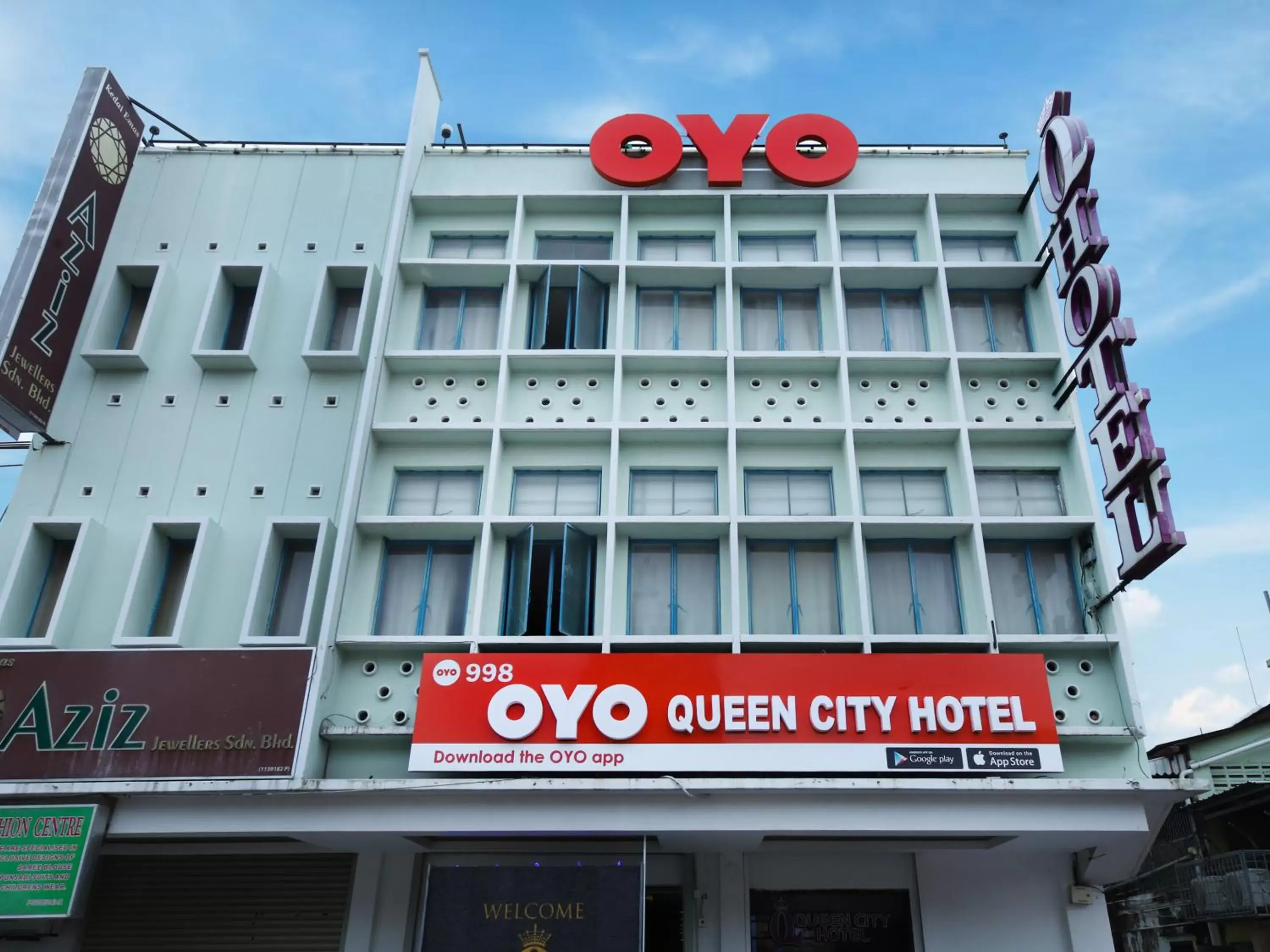 Facade/entrance, Property Building in Super OYO 998 Queen City Hotel