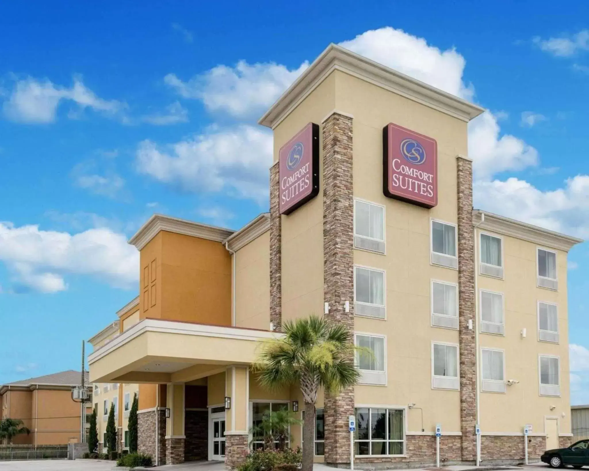 Property building in Comfort Suites Harvey - New Orleans West Property building in Comfort Suites Harvey - New Orleans West