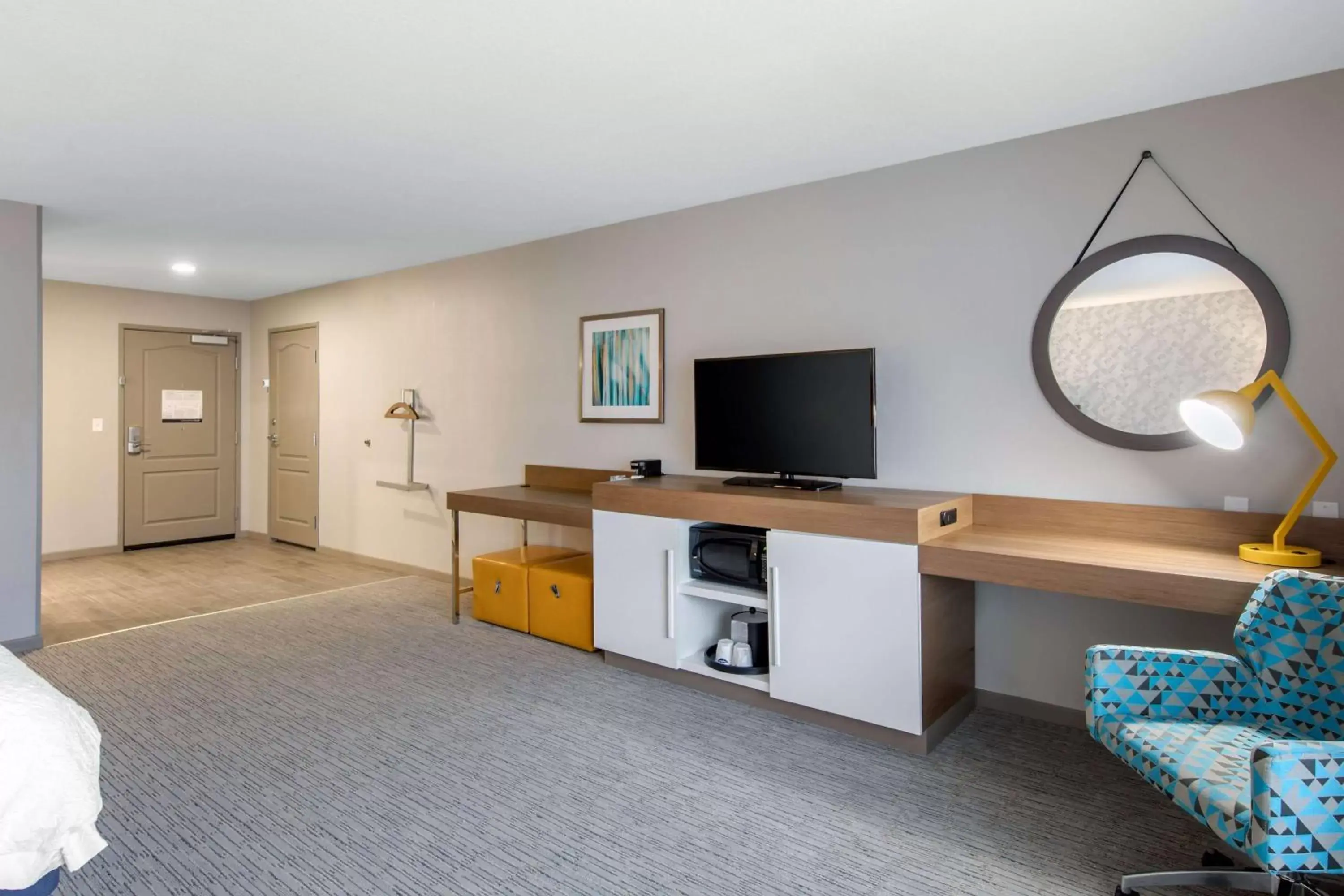 Bedroom, TV/Entertainment Center in Hampton Inn & Suites Ruidoso Downs