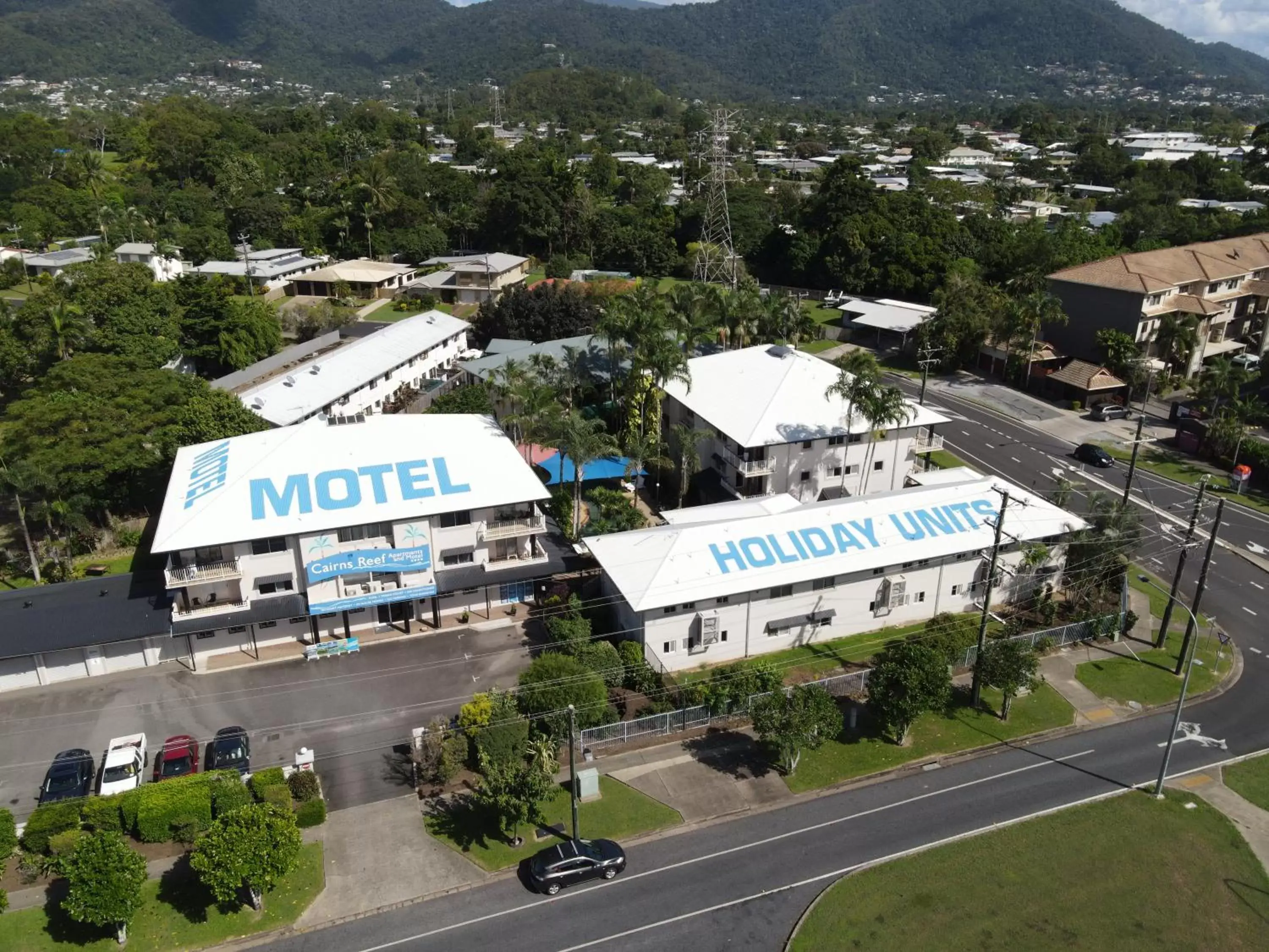 Property building in Cairns Reef Apartments & Motel