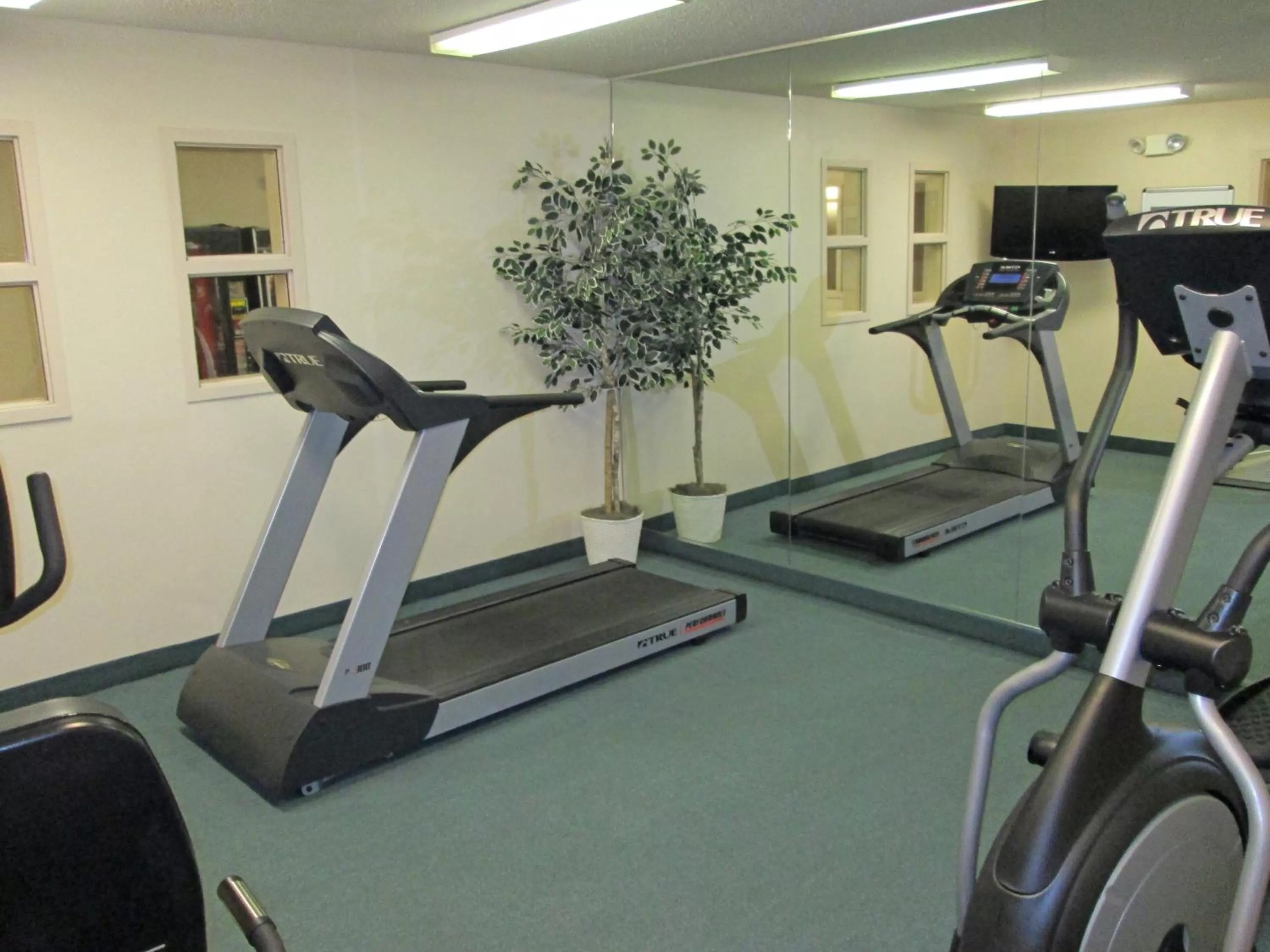 Fitness centre/facilities in Extended Stay America Select Suites - Dallas - Farmers Branch