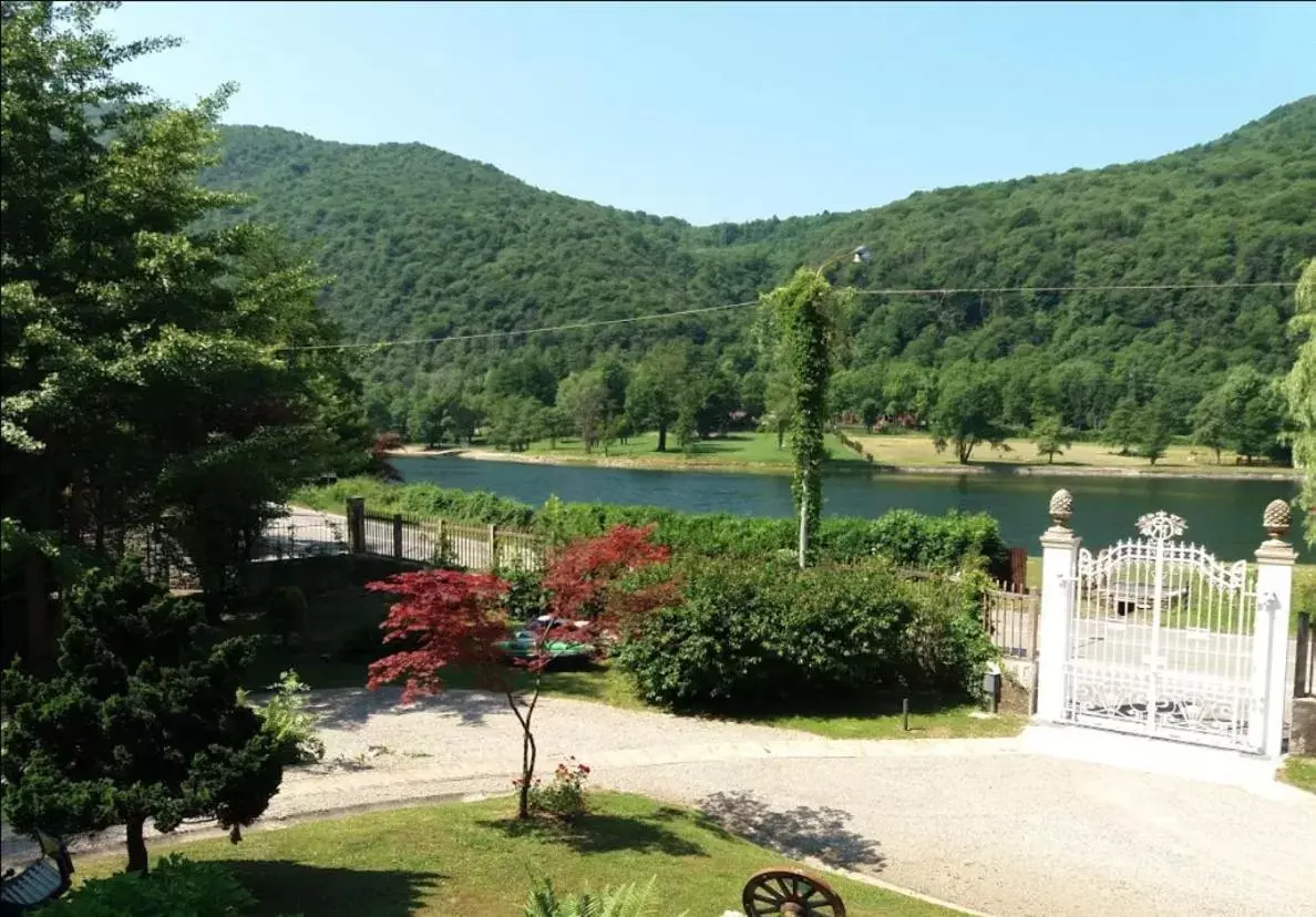 Lake view in La Villa del Lago