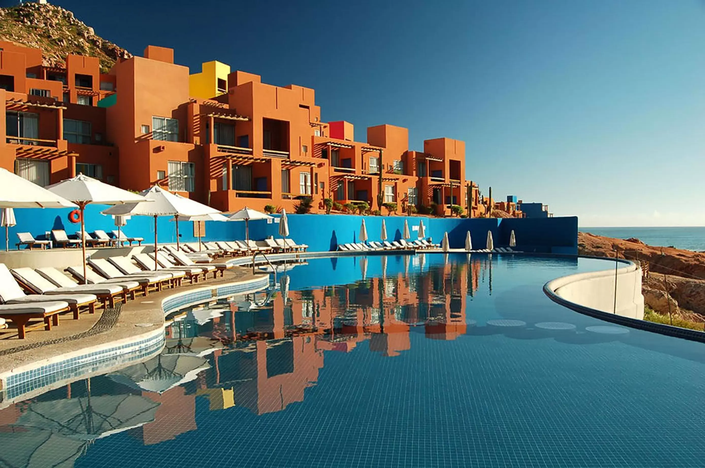 Property building, Swimming Pool in Club Regina Los Cabos