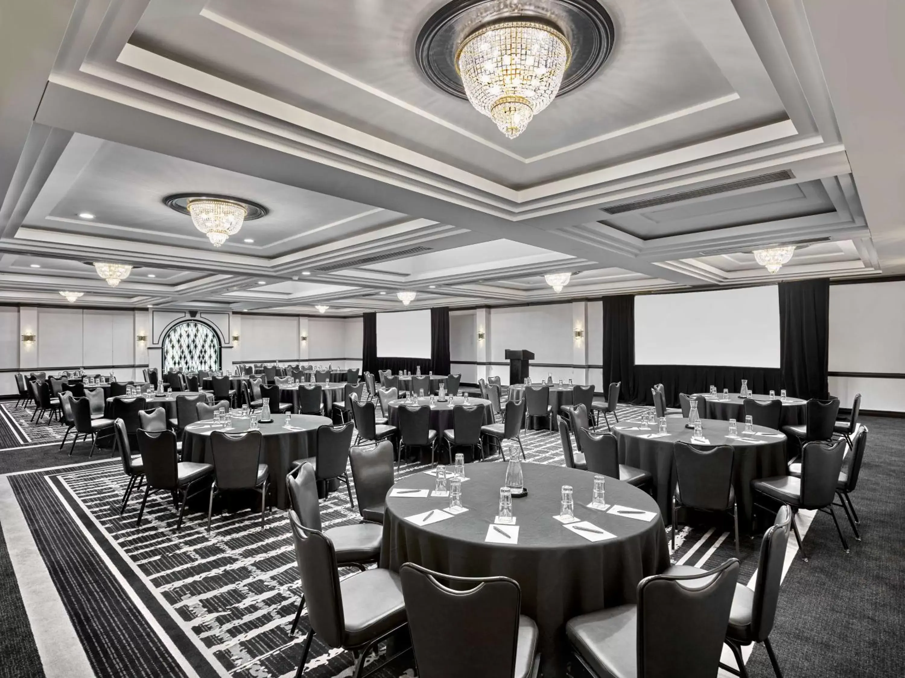 Meeting/conference room, Restaurant/Places to Eat in Vogue Hotel Montreal Downtown, Curio Collection by Hilton