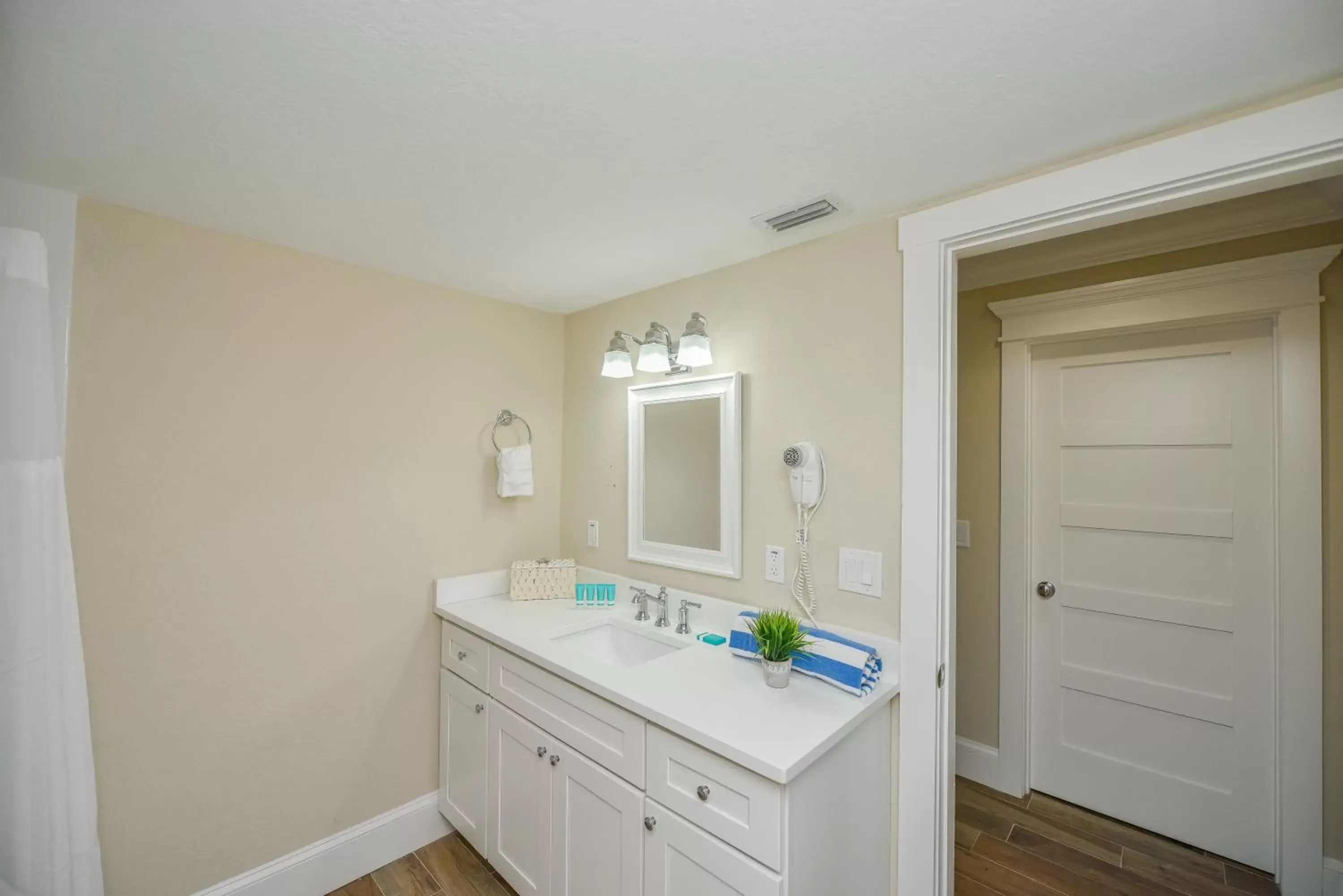 Bathroom in Tropical Breeze Resort