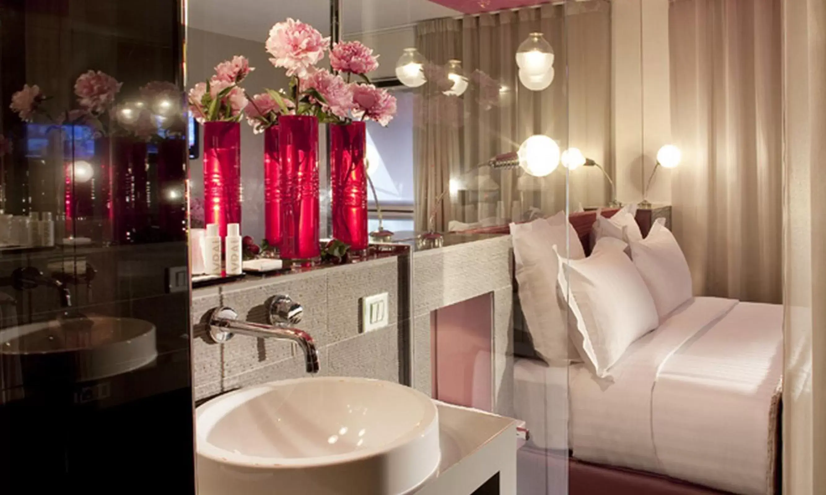 Photo of the whole room, Bathroom in Le 7 Eiffel Hotel by Malone