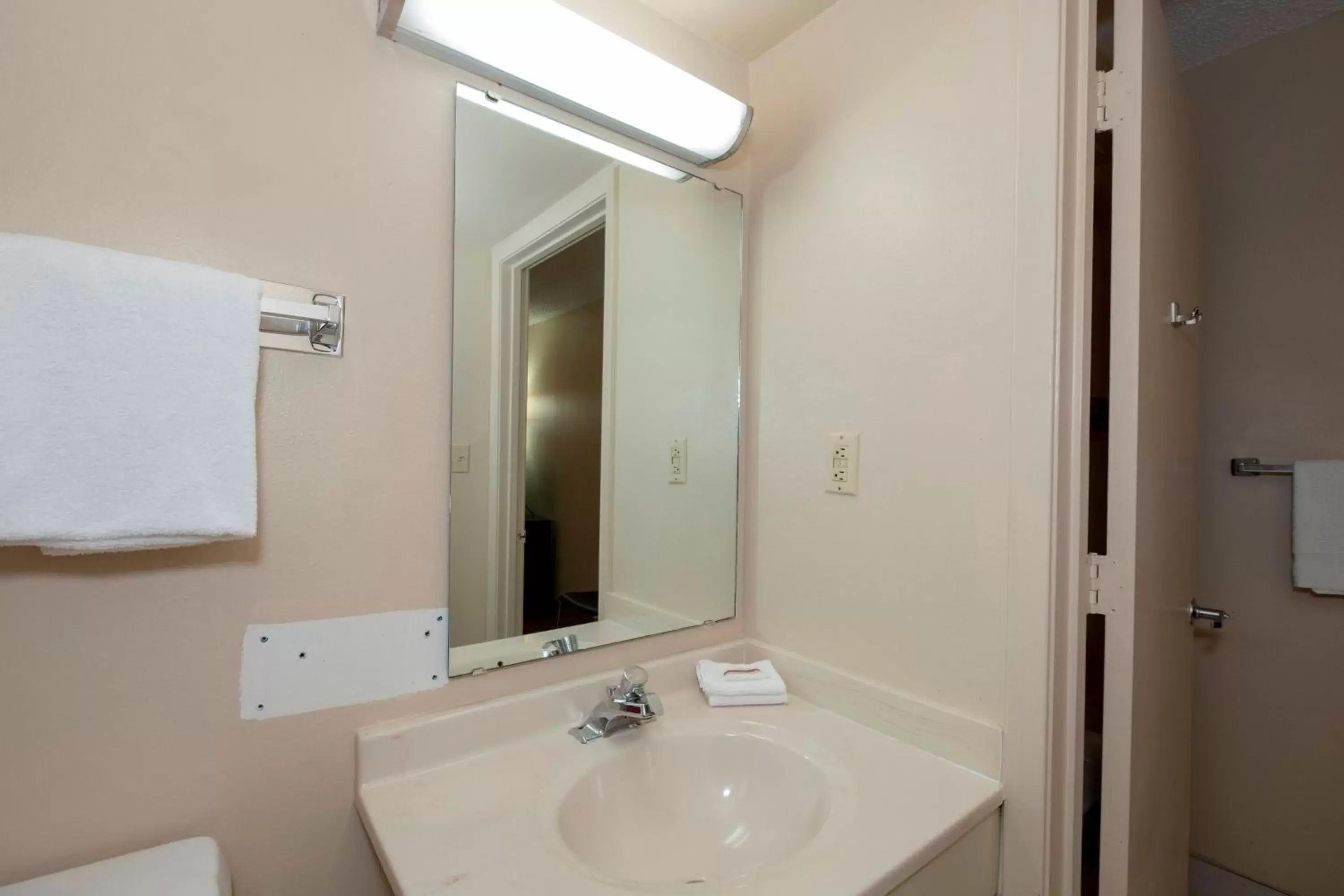 Bathroom in Red Roof Inn MacClenny