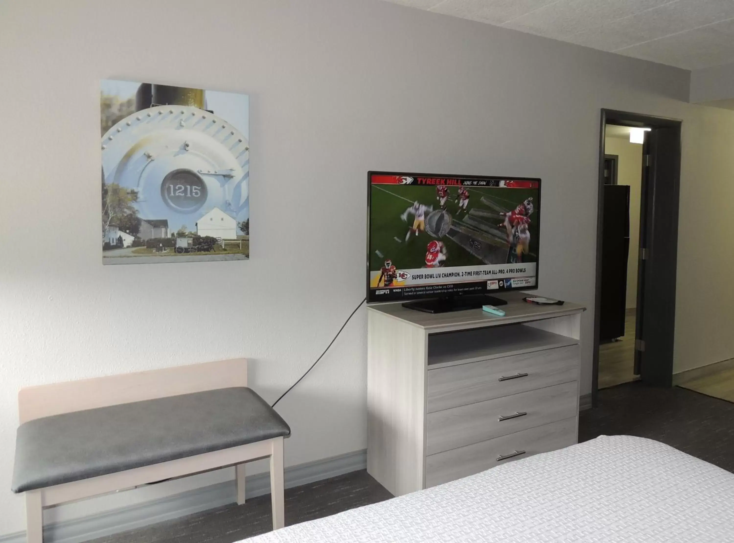 TV and multimedia, TV/Entertainment Center in Best Western Plus Clarks Summit Scranton Hotel