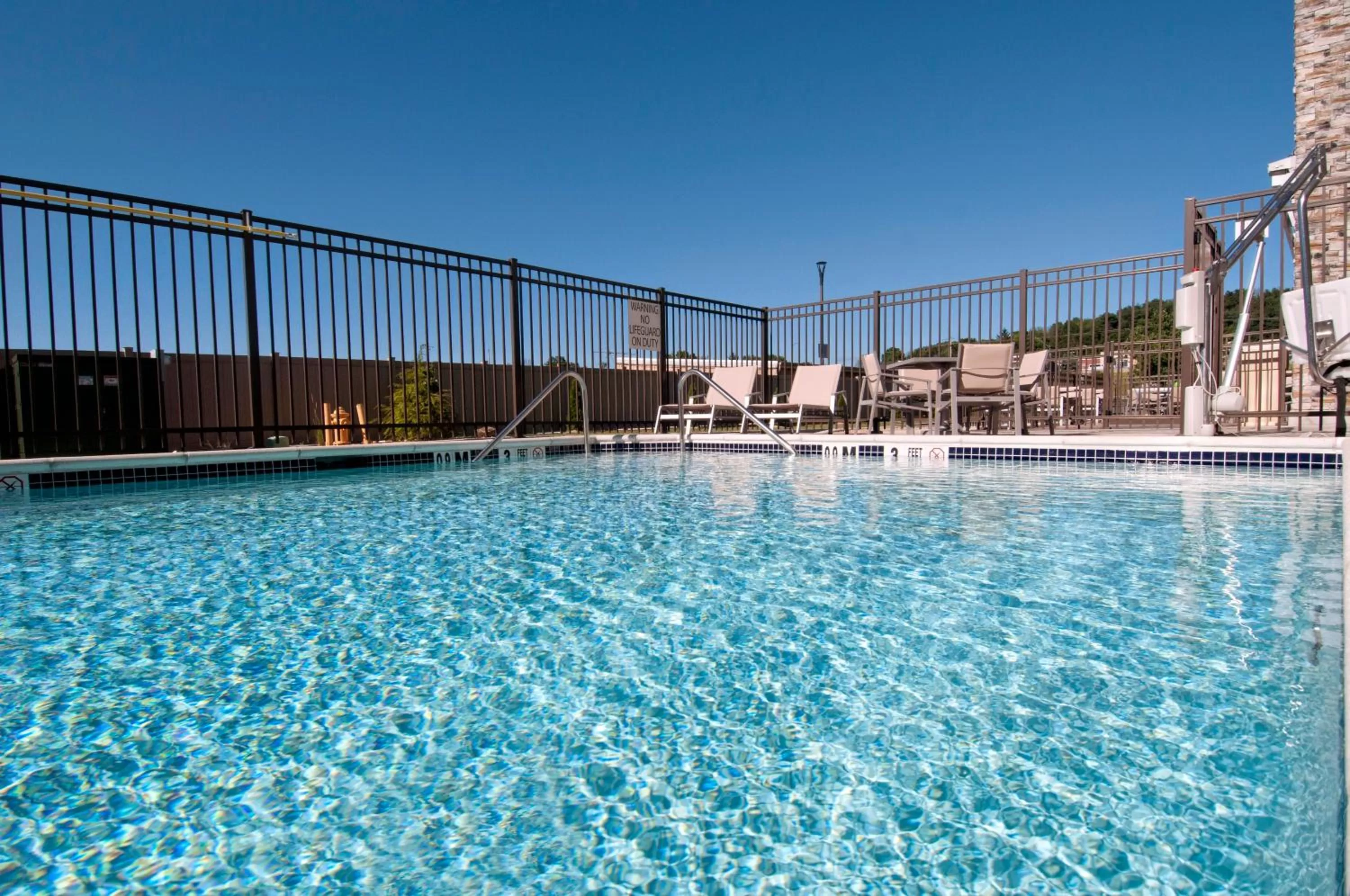 Swimming pool in Holiday Inn Express & Suites Johnstown by IHG