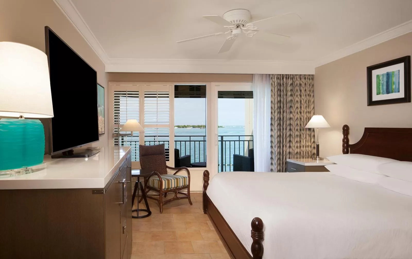 Photo of the whole room, Bed in Pier House Resort & Spa