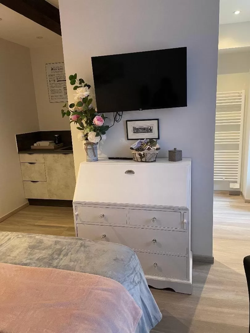 TV and multimedia, TV/Entertainment Center in Chez la p'tite Marie