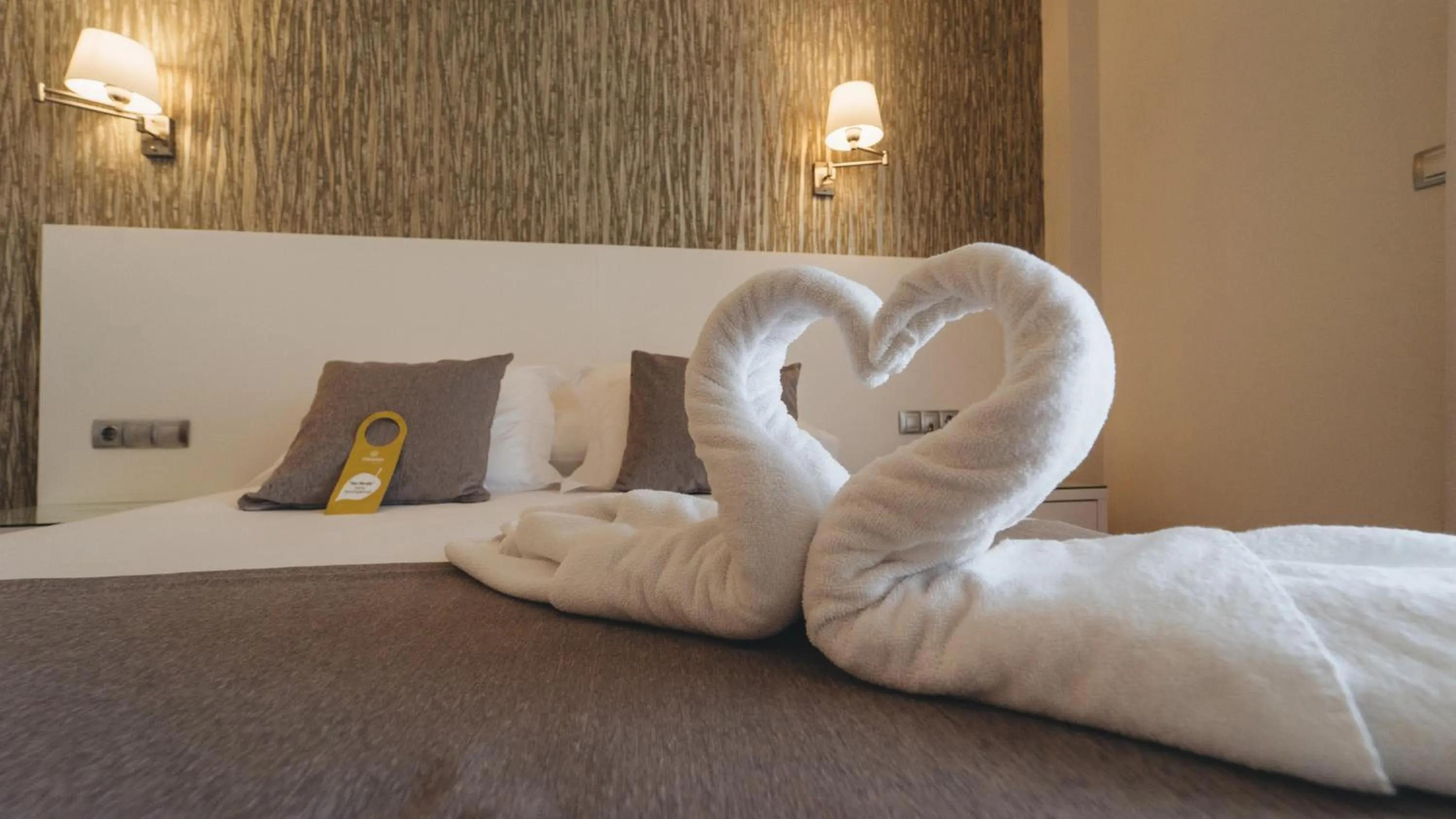 Bedroom, Bed in Peregrina Hotel