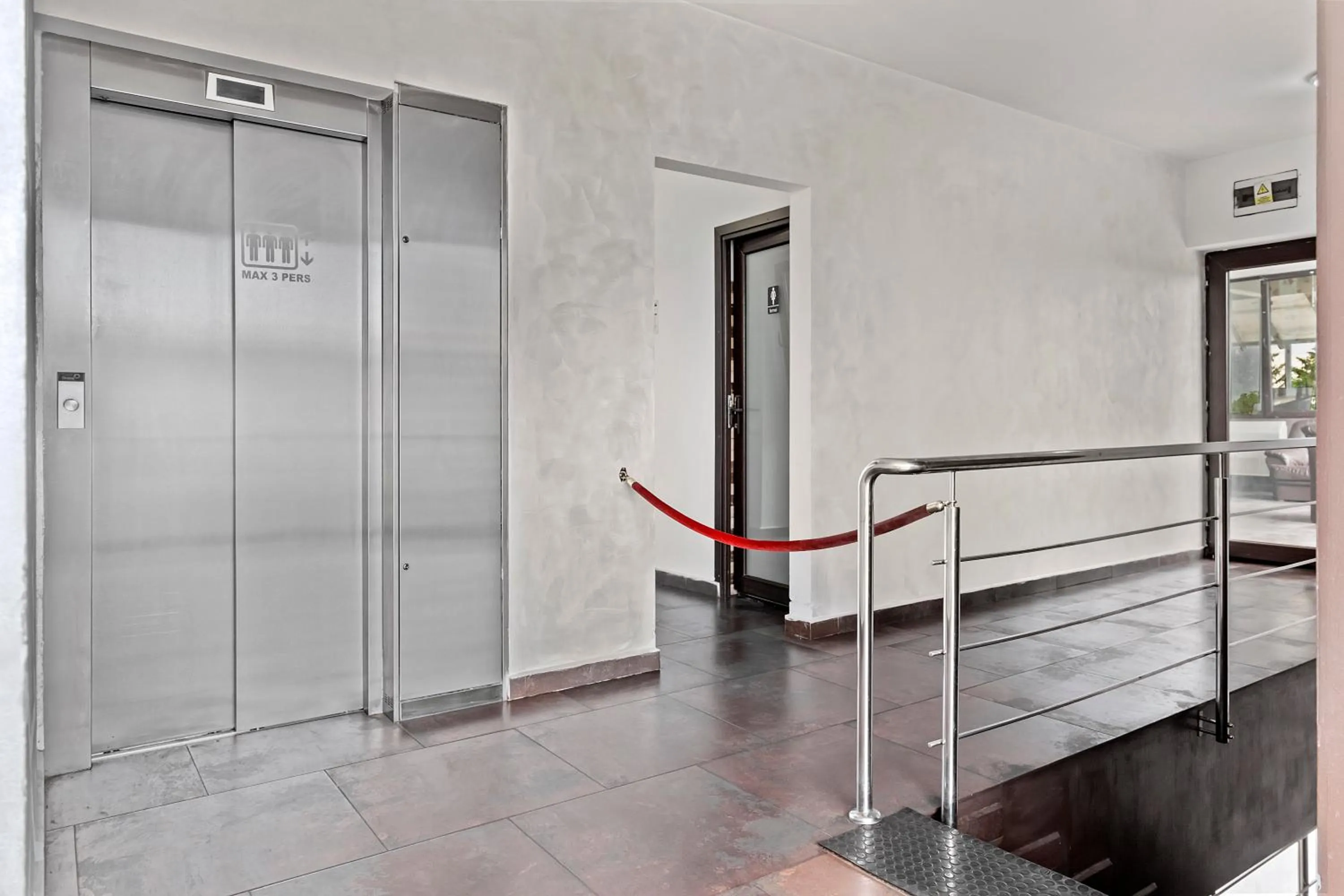 elevator in Hotel Charter Otopeni