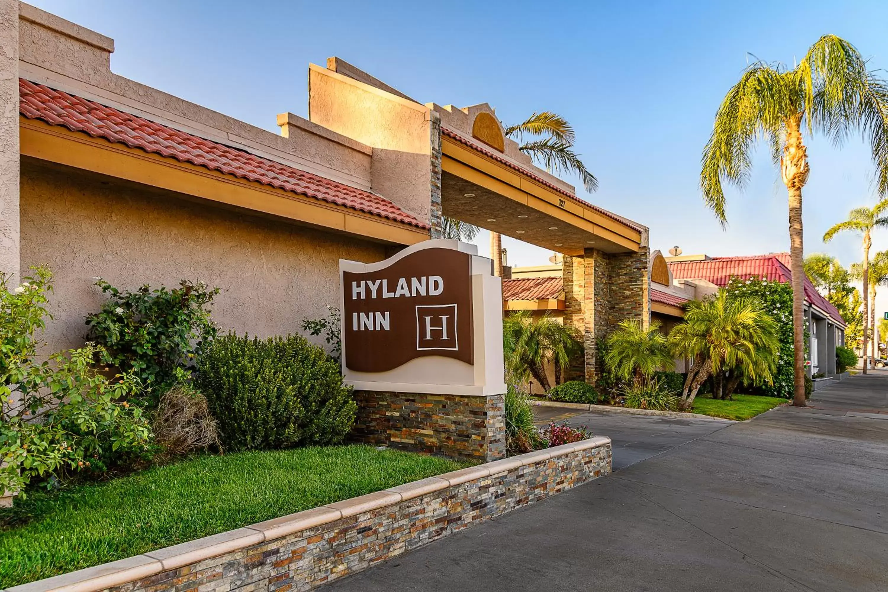 Facade/entrance, Property Building in Hyland Motel Brea