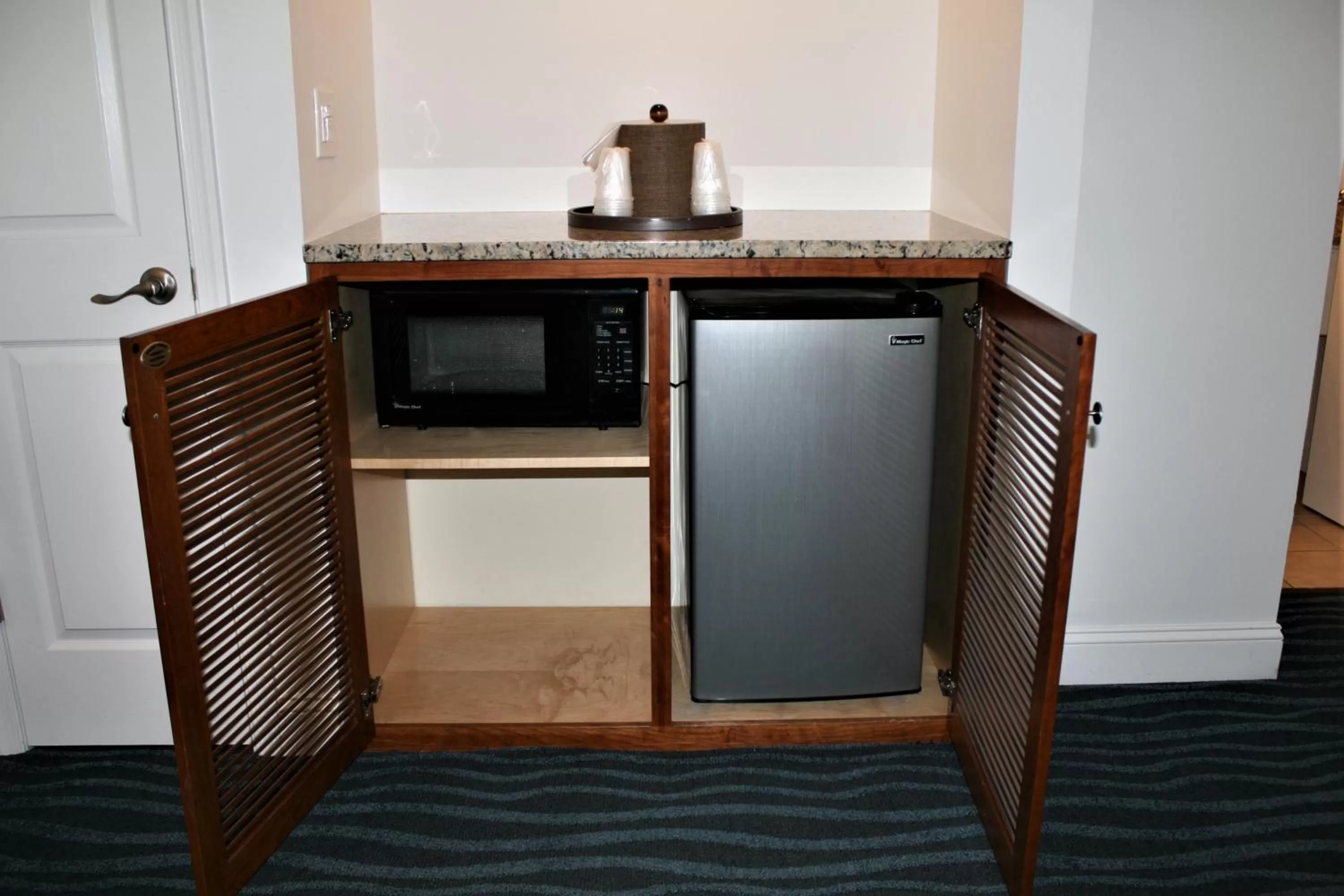 Kitchen or kitchenette in Avenue Inn & Spa