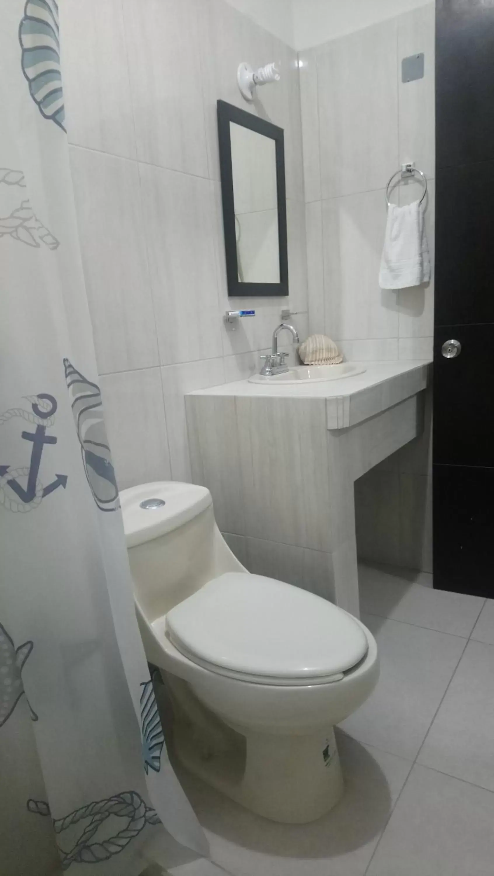 Bathroom in Hotel Popeye