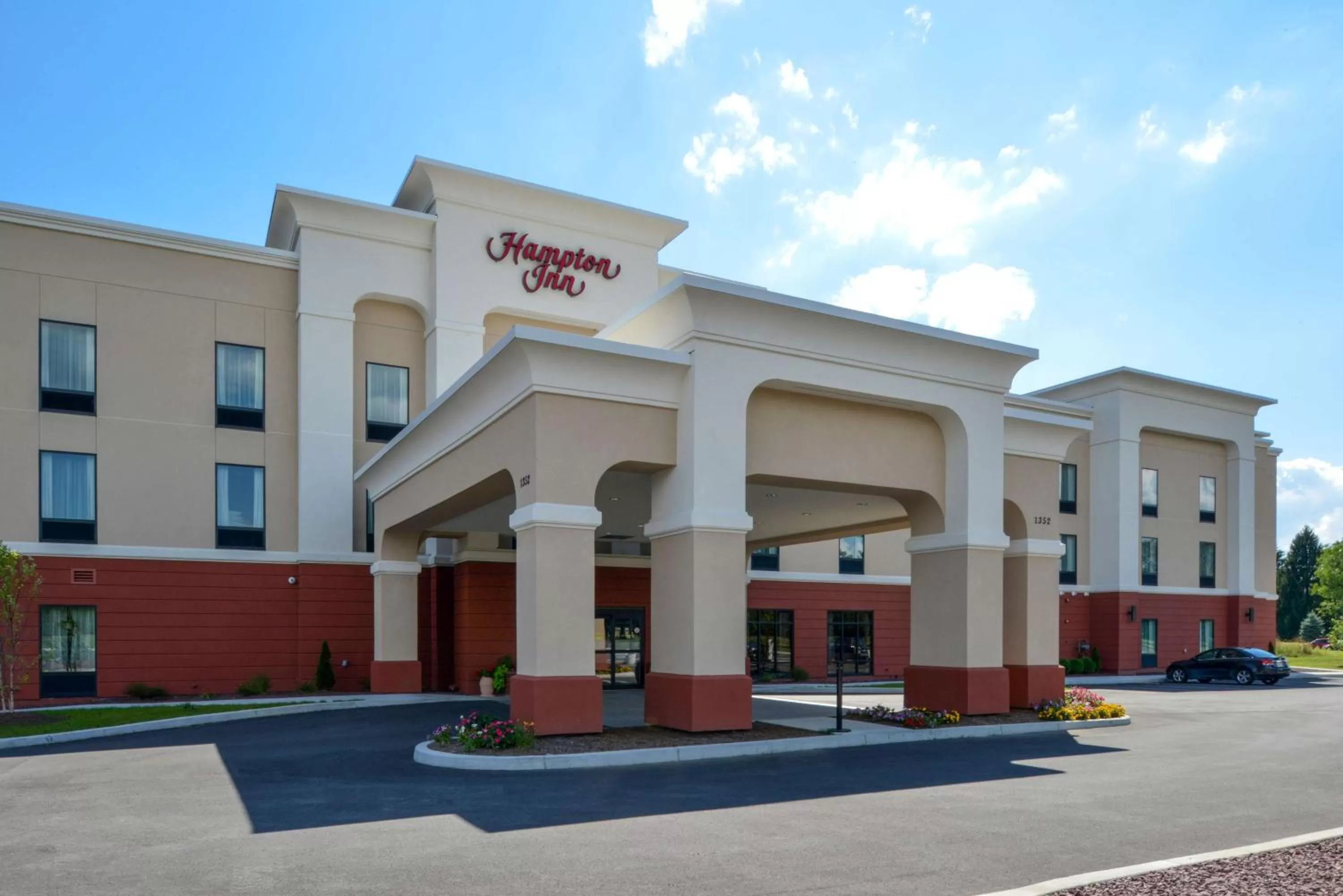 Property building in Hampton Inn Potsdam