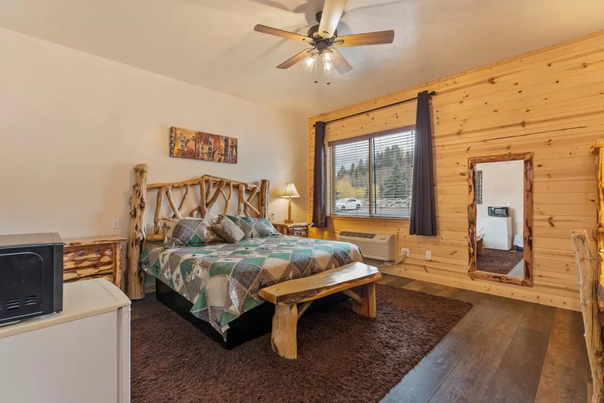 Bedroom, Bed in Gateway Inn