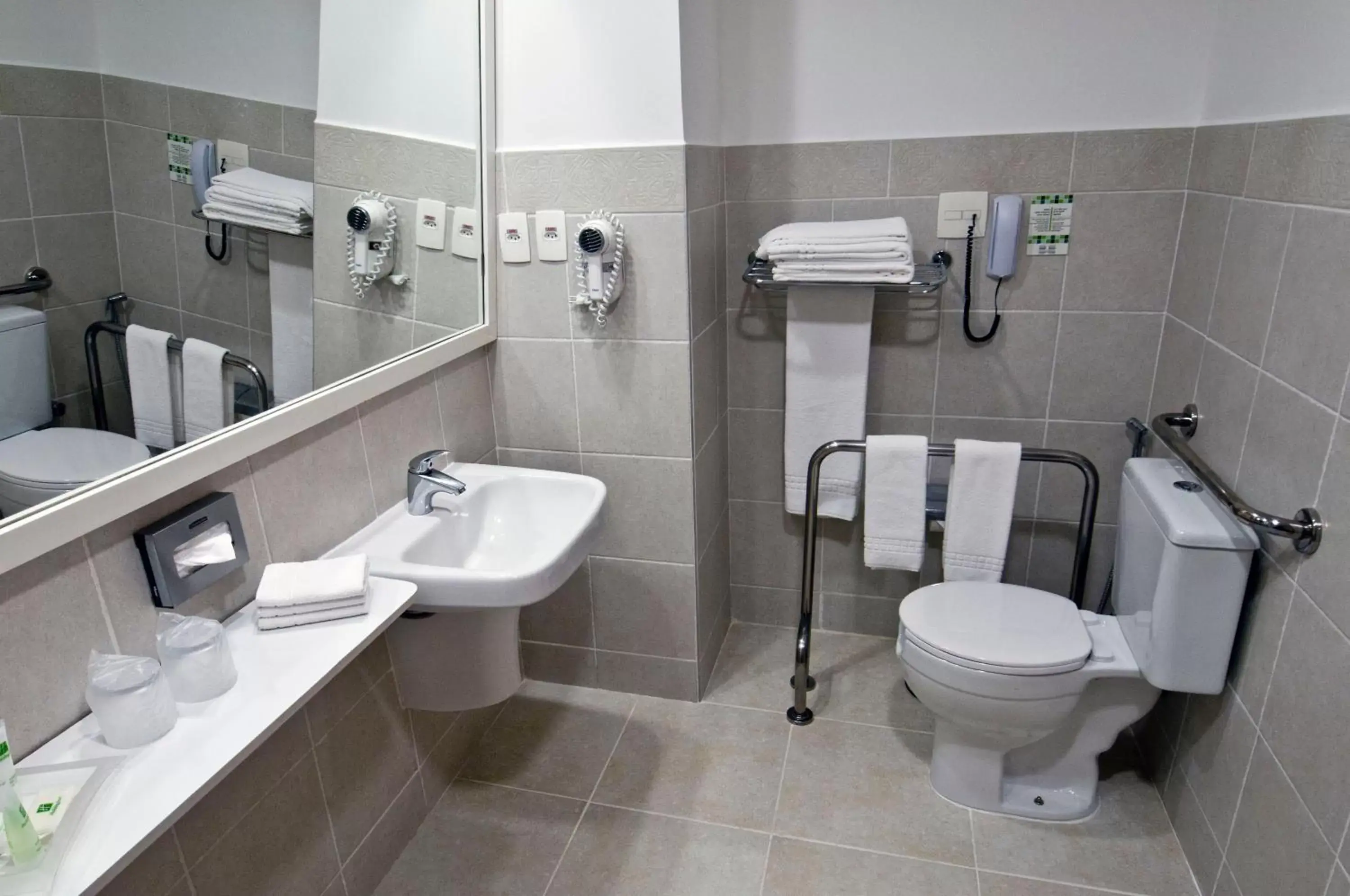 Standard King Room - single occupancy - Accessible in Holiday Inn Manaus by IHG Standard King Room - single occupancy - Accessible in Holiday Inn Manaus by IHG