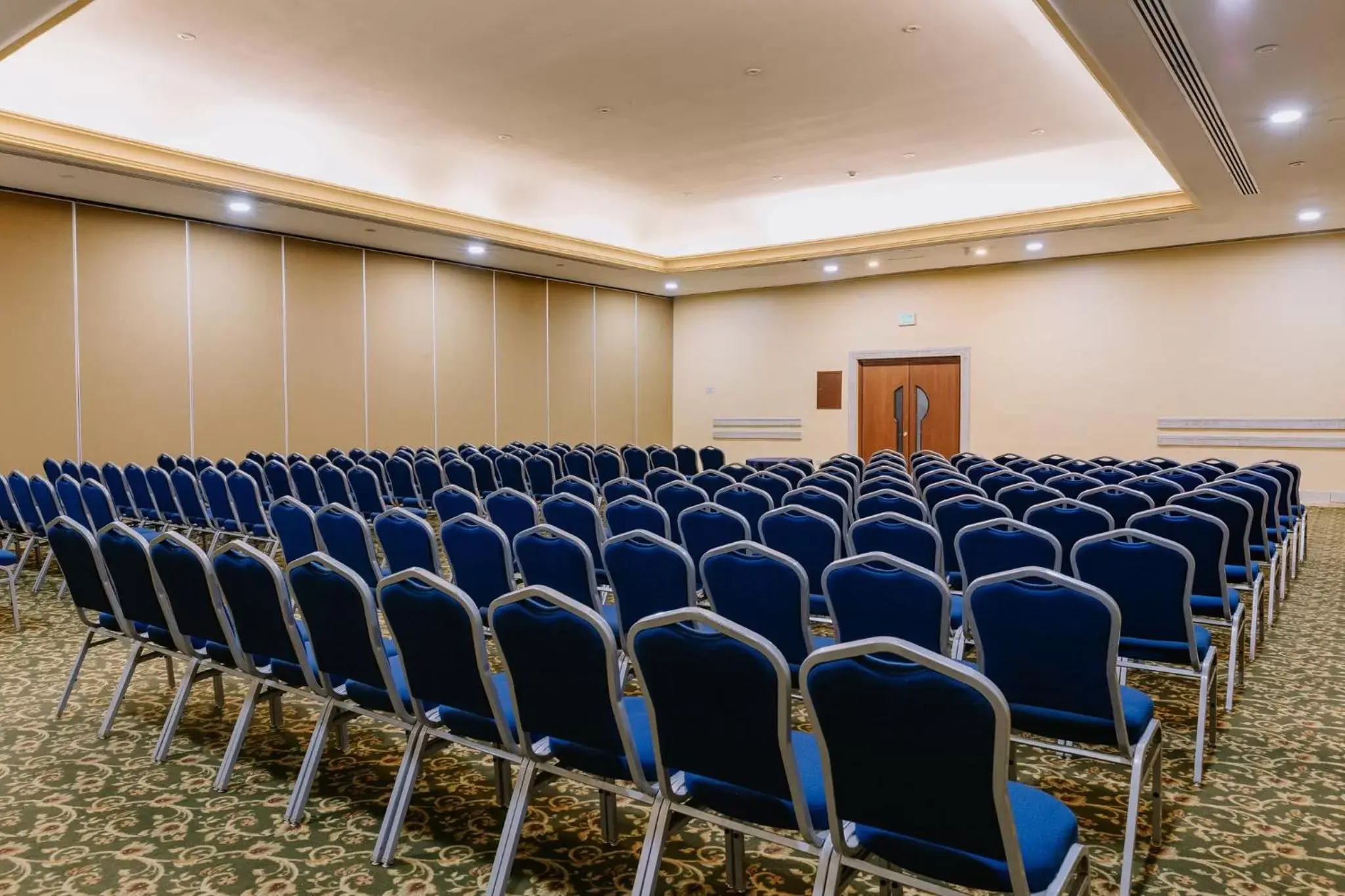 Meeting/conference room in Holiday Inn Merida, an IHG Hotel