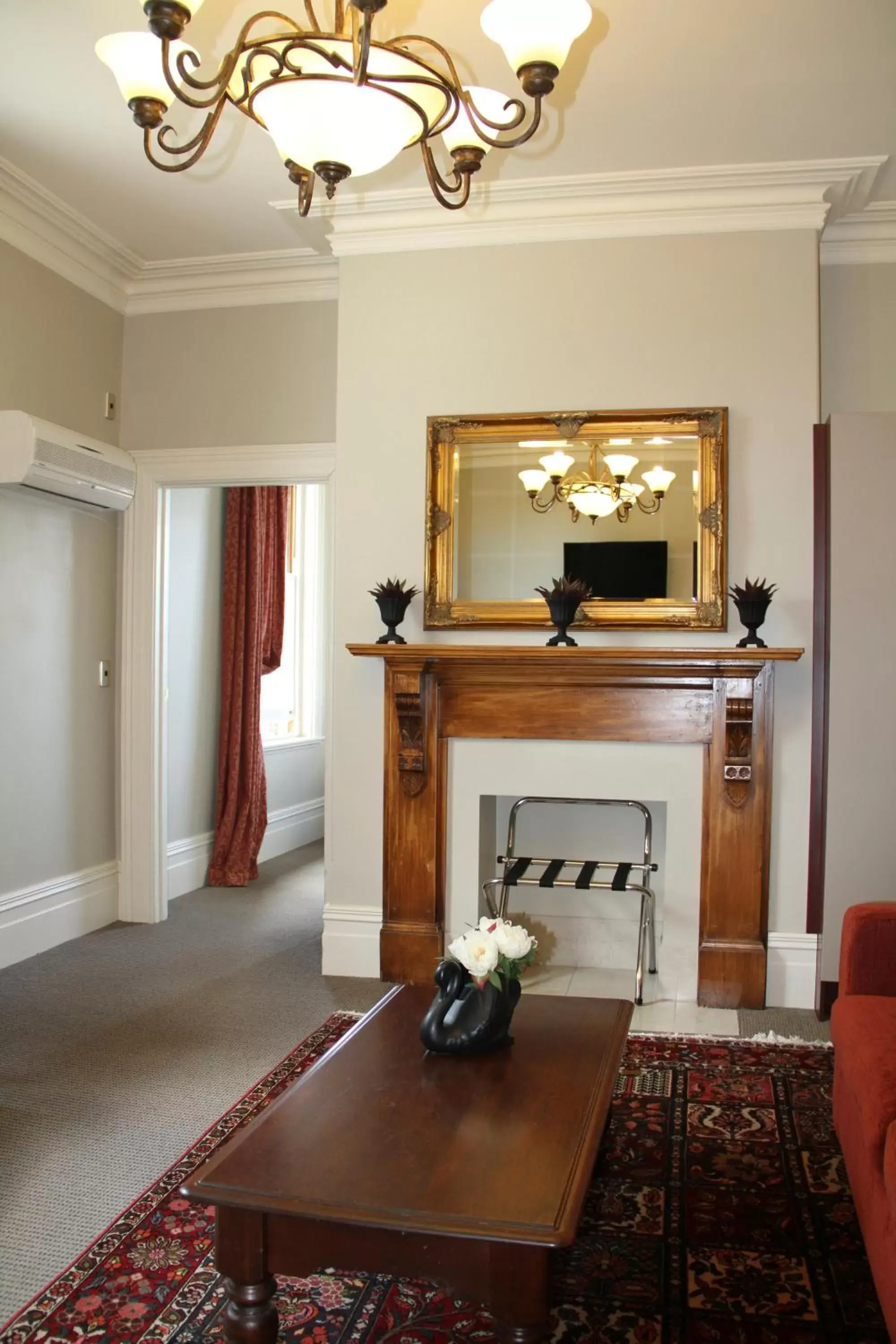 Living room, Lobby/Reception in Merivale Manor