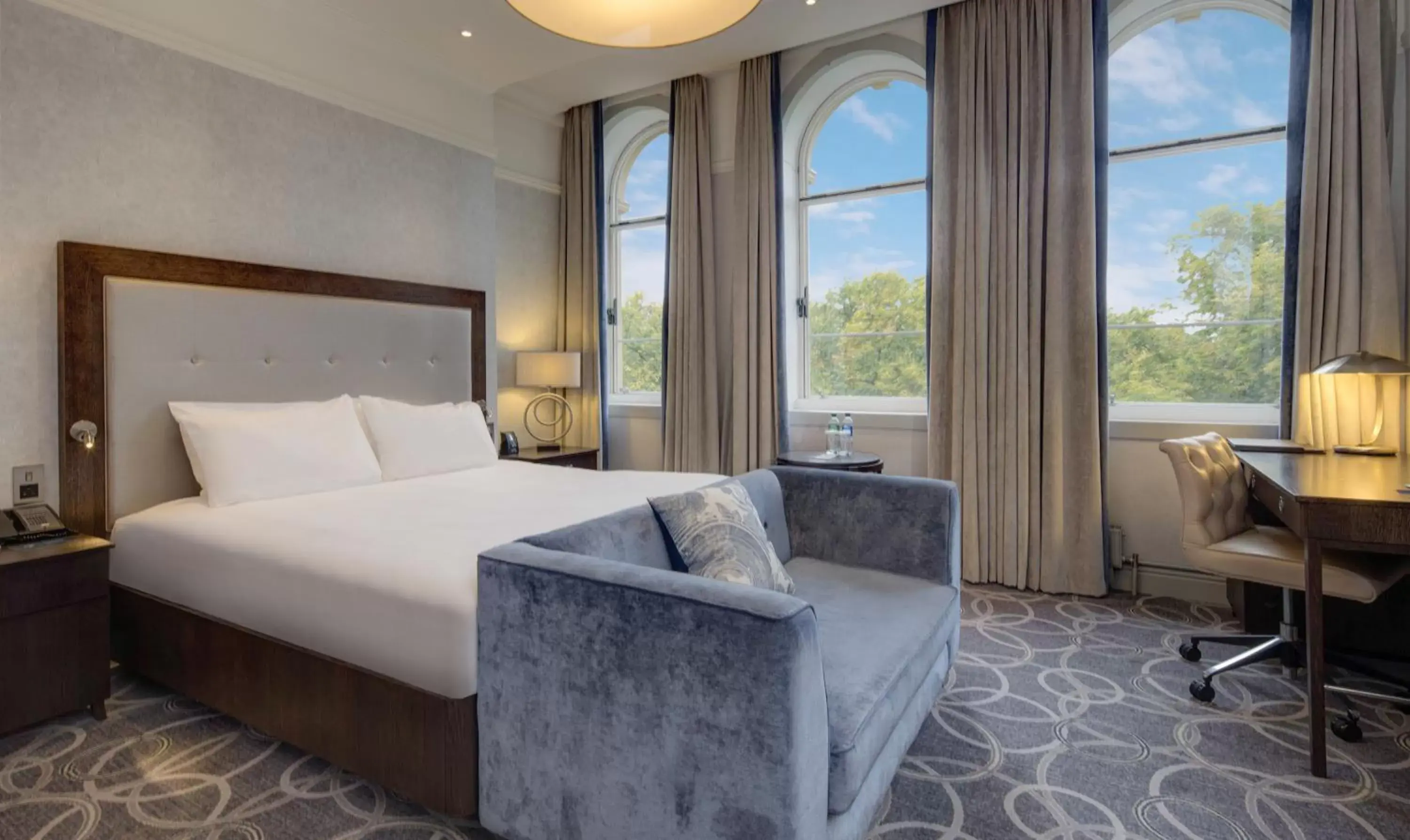 Bedroom in Glasgow Grosvenor Hotel