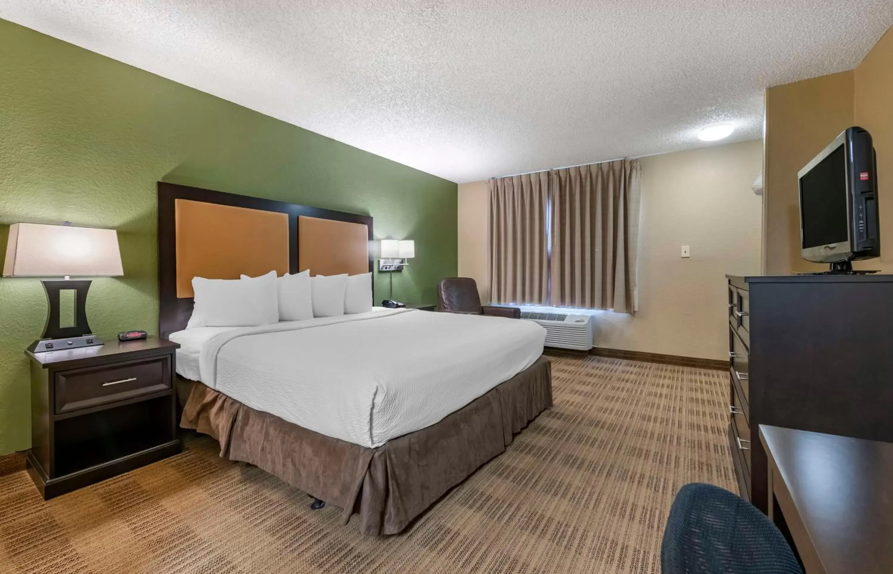 Bedroom, Bed in Extended Stay America Suites - Orlando - Orlando Theme Parks - Major Blvd