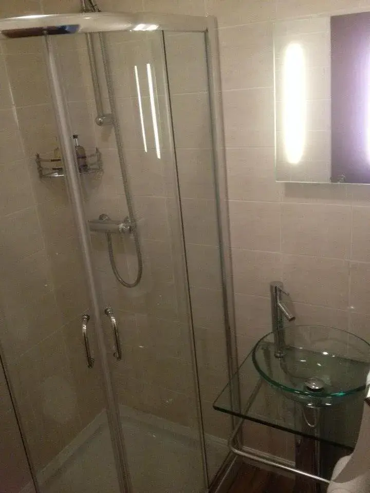 Shower, Bathroom in The Moorland Hotel