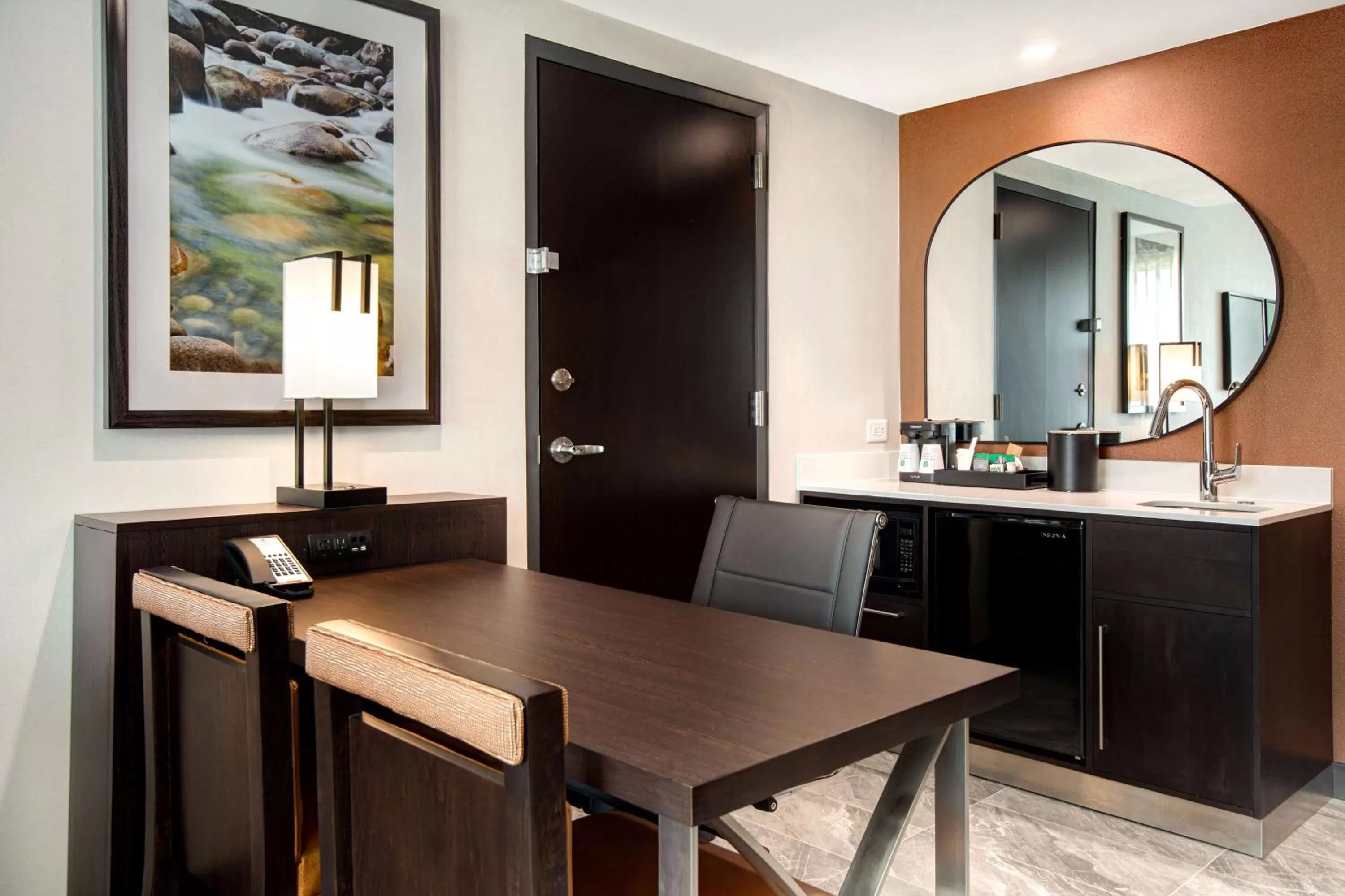 Photo of the whole room in Embassy Suites By Hilton Alpharetta Halcyon