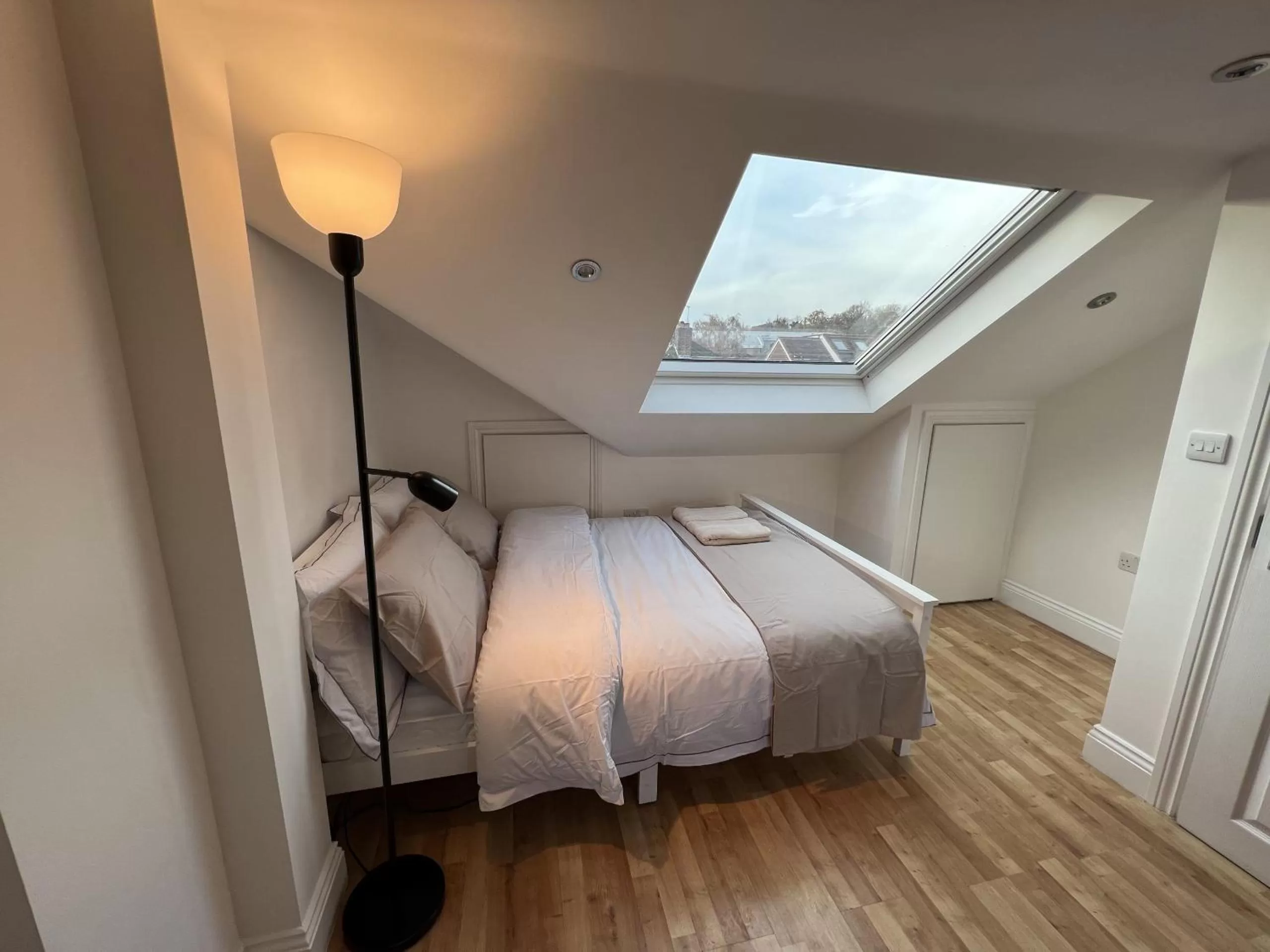 Bedroom, Bed in 4 Wharncliffe Drive