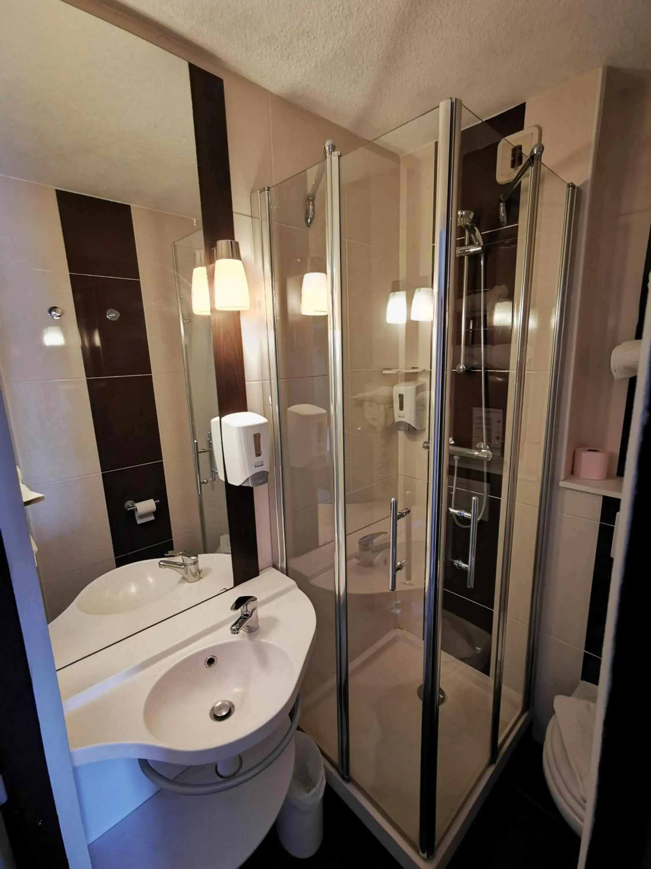 Bathroom in Hôtel Inn Design Resto Novo Langres