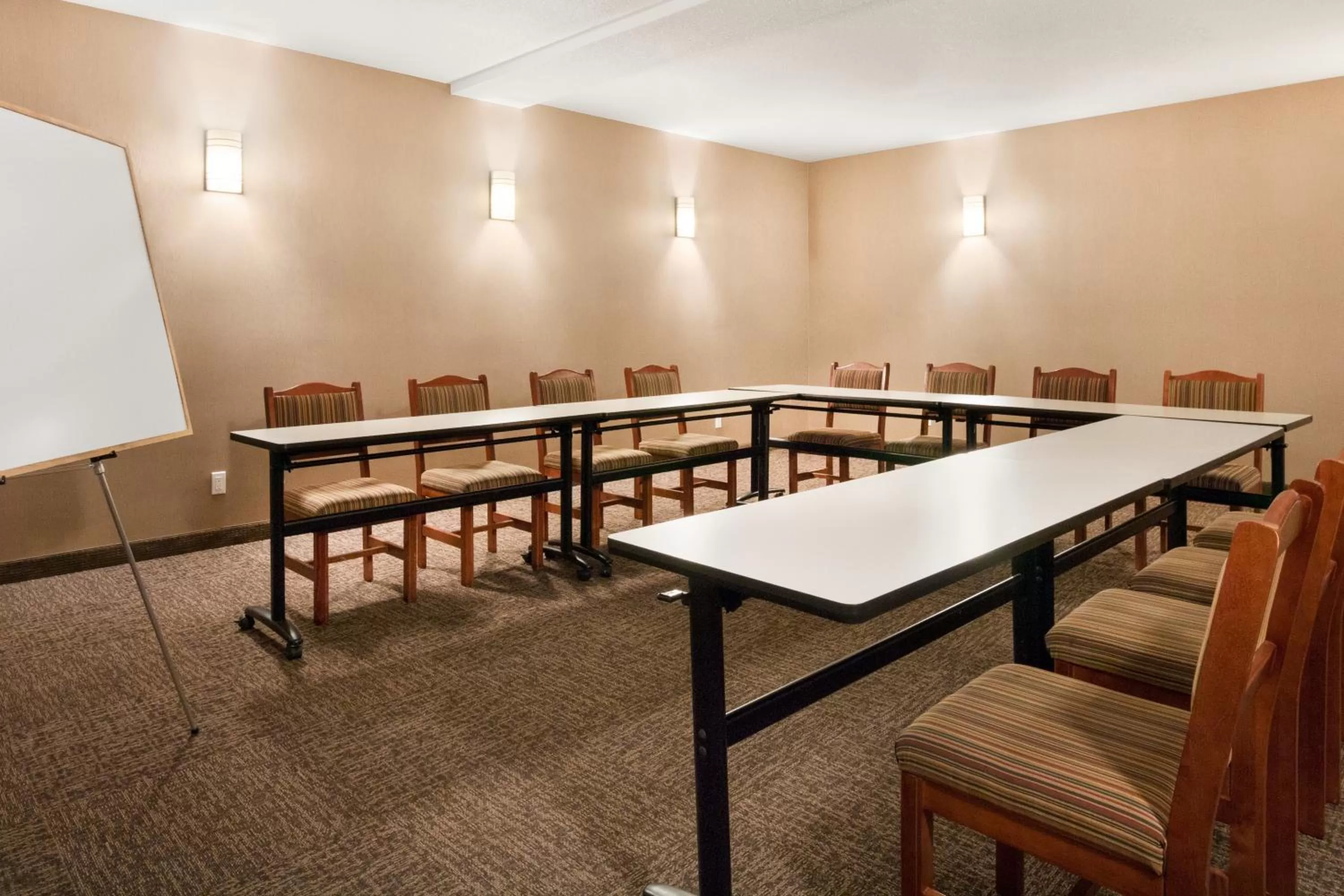Meeting/conference room in Days Inn & Suites by Wyndham Cochrane