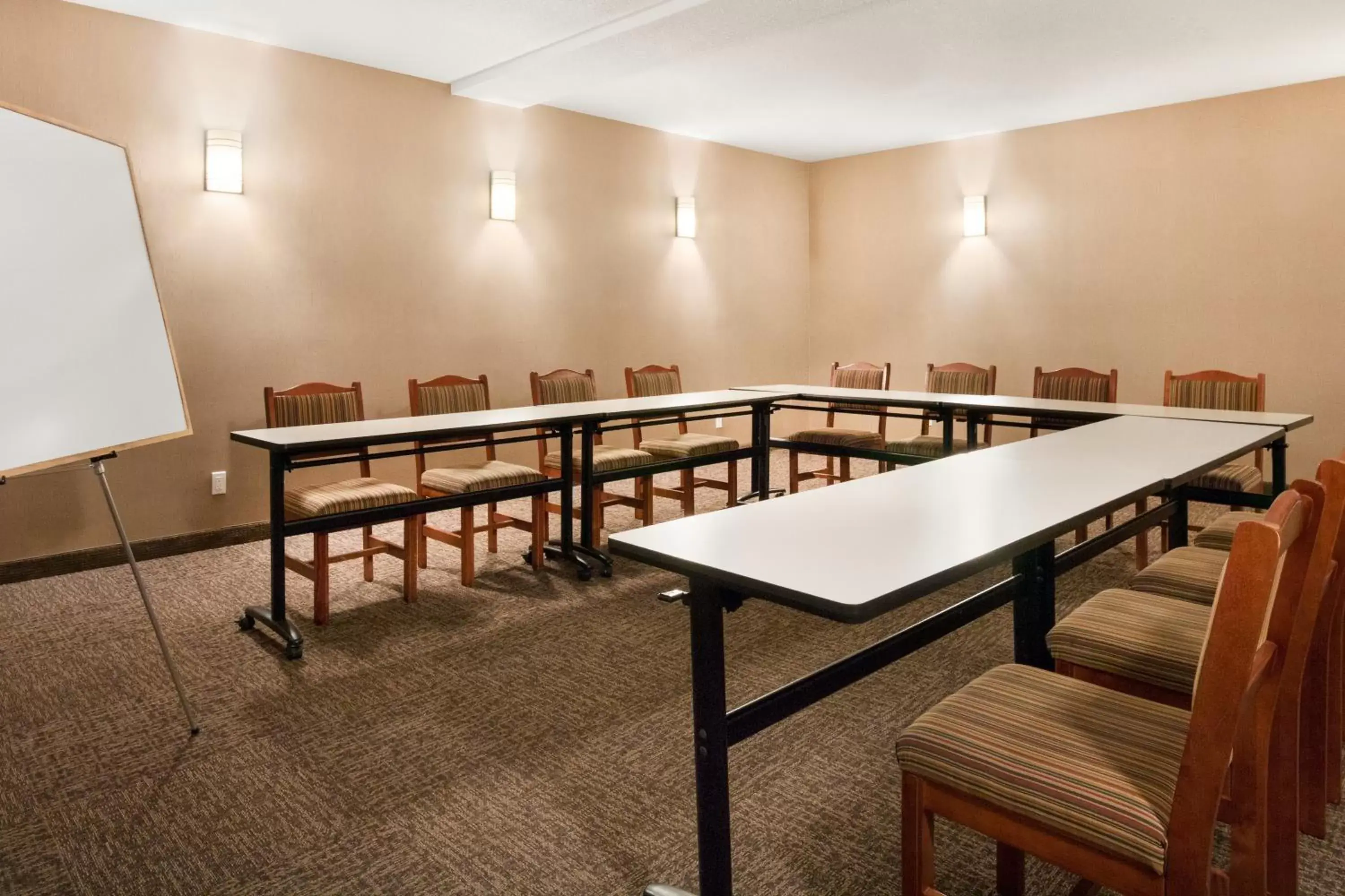 Meeting/conference room in Days Inn & Suites by Wyndham Cochrane