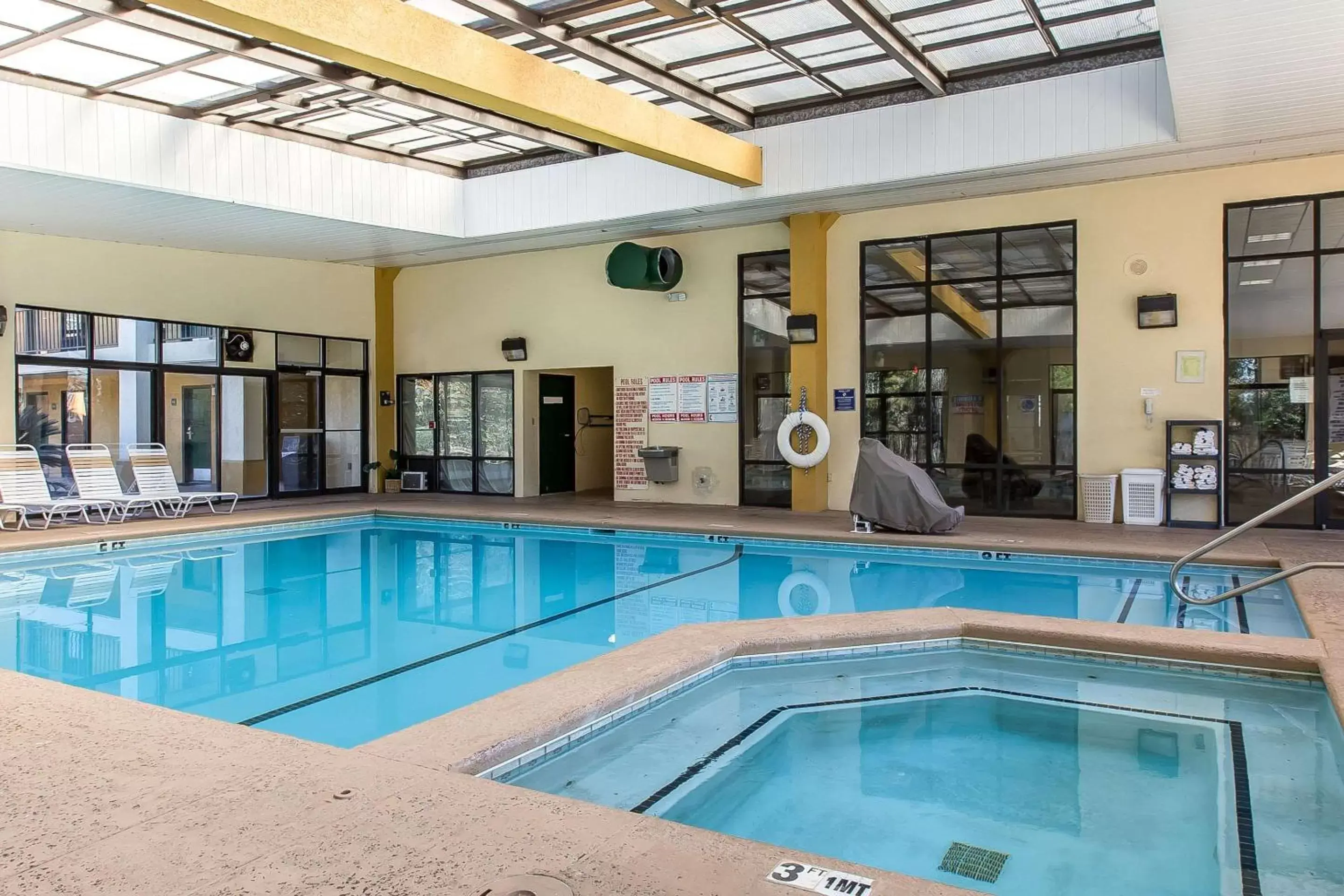 On site, Swimming Pool in Quality Inn National Fairgrounds Area