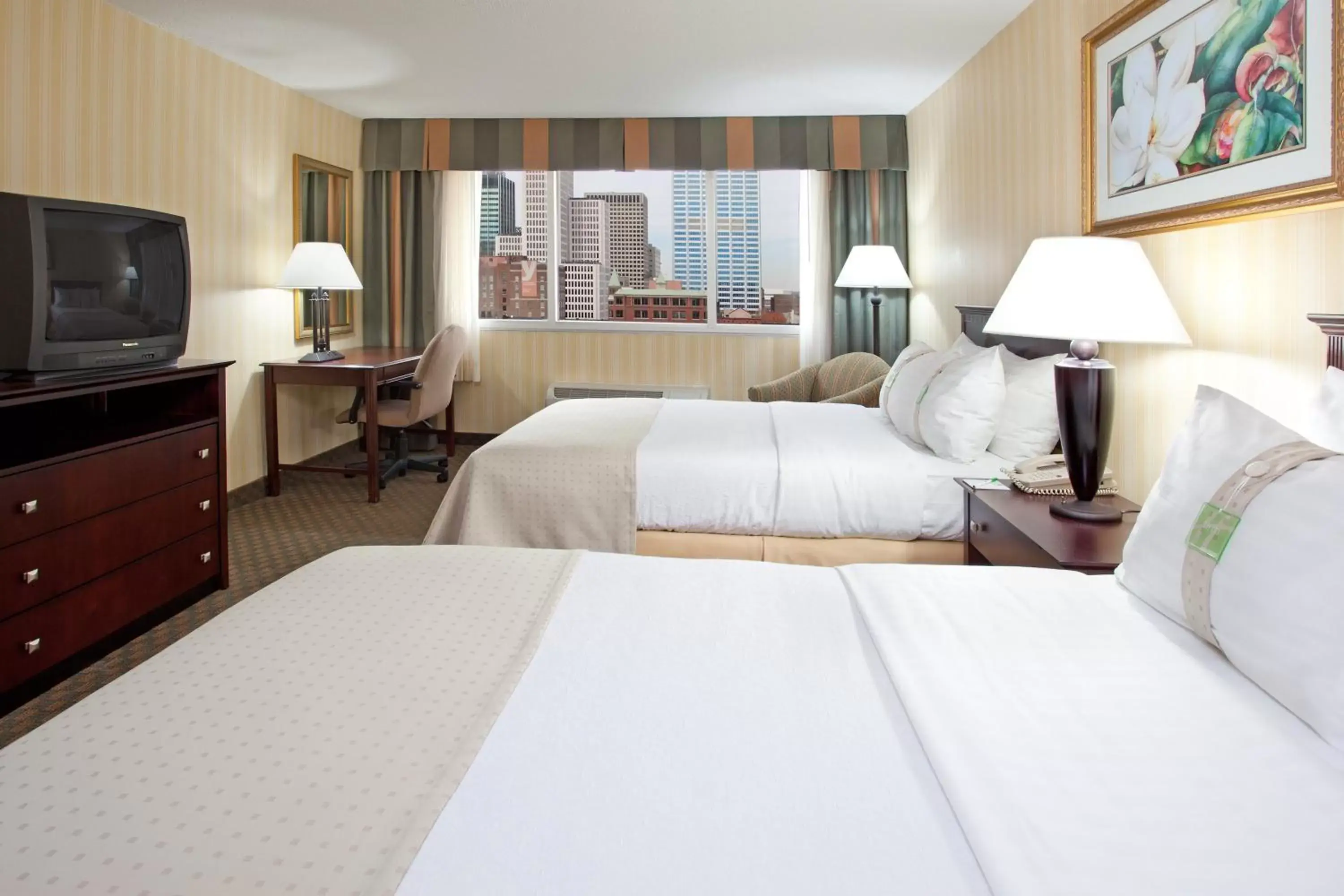 Photo of the whole room, Bed in Holiday Inn Columbus Dwtn-Capitol Square, an IHG Hotel