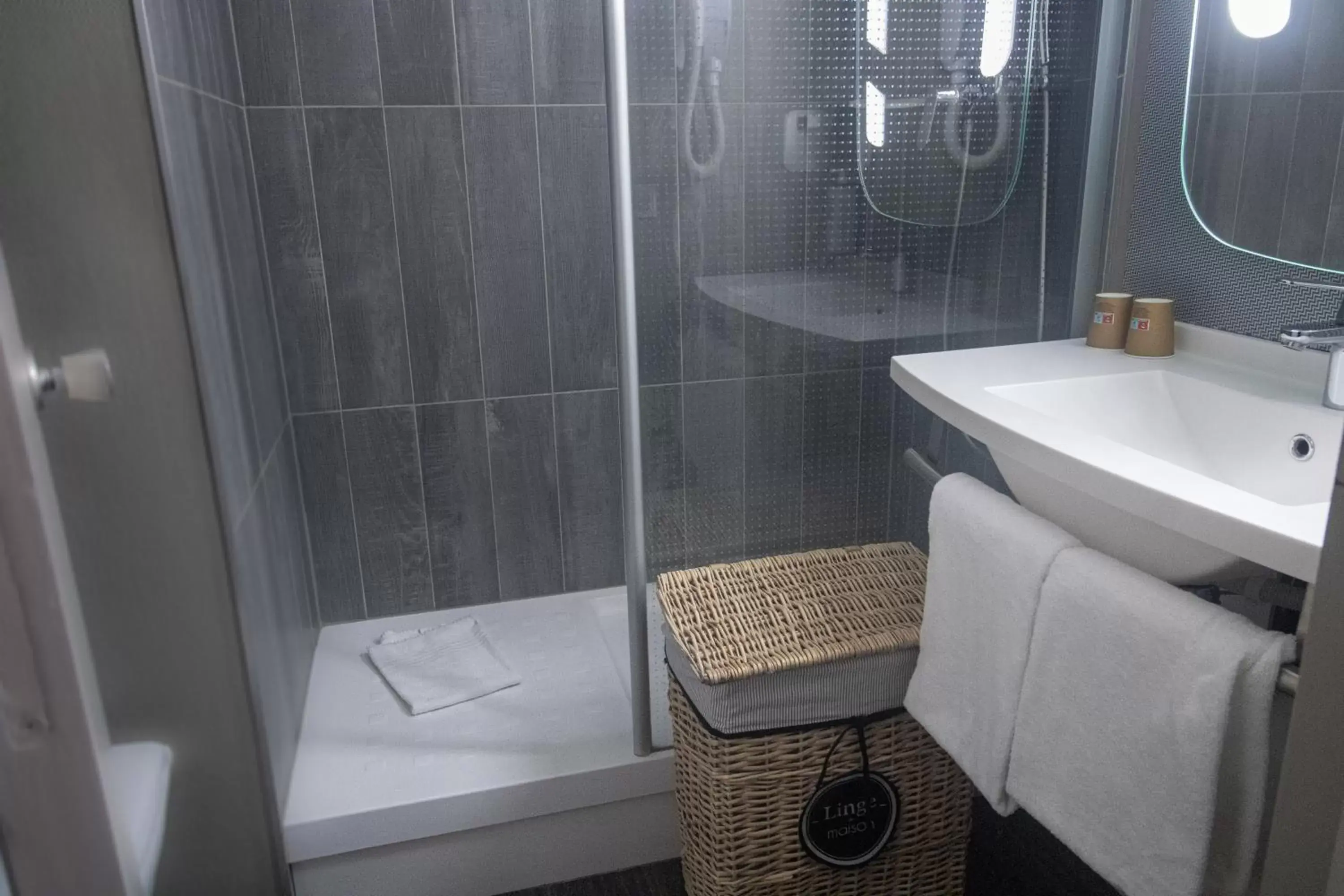 Bedroom, Bathroom in ibis Villepinte Parc des Expositions