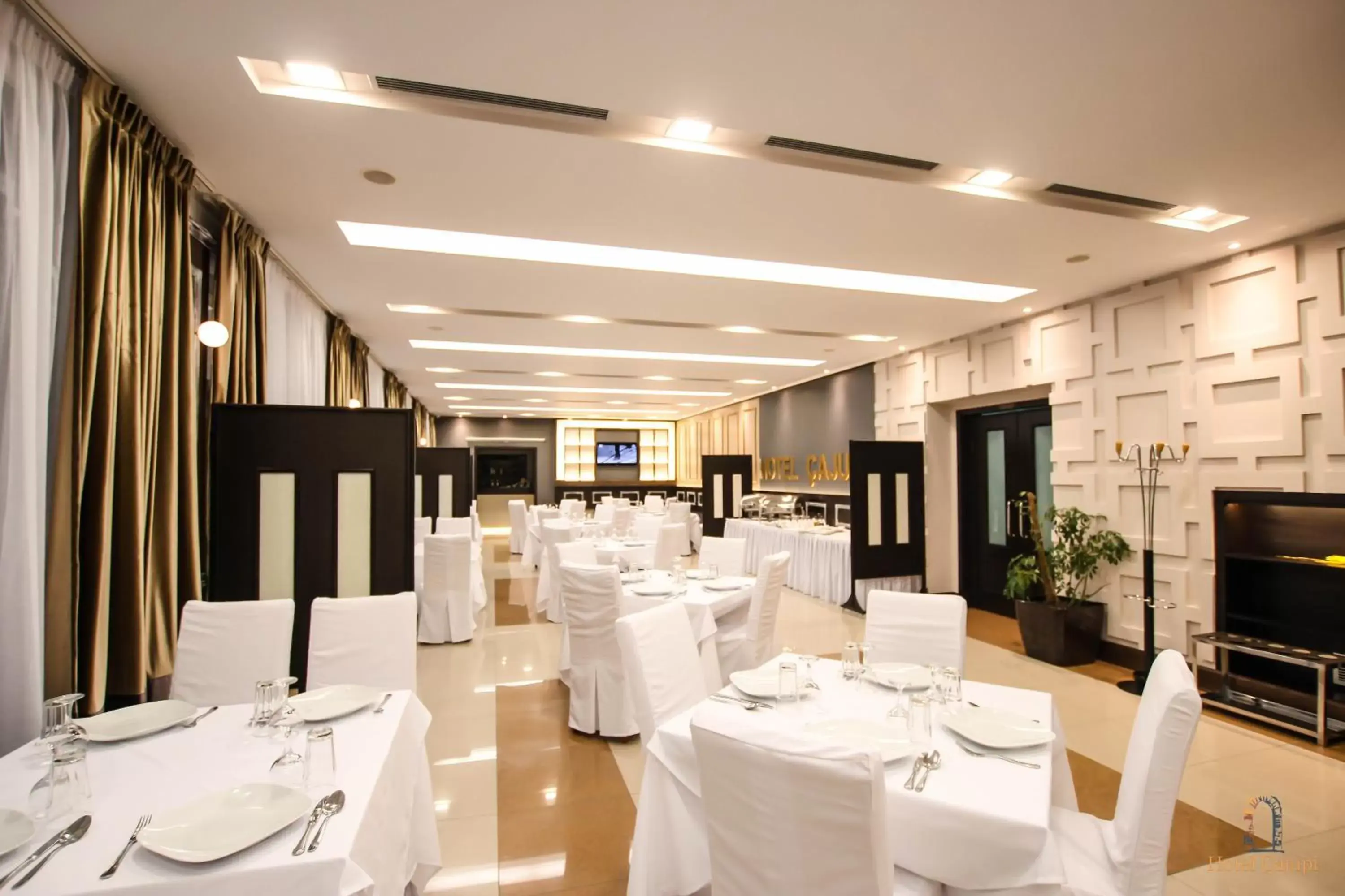 Restaurant/Places to Eat in Hotel Cajupi