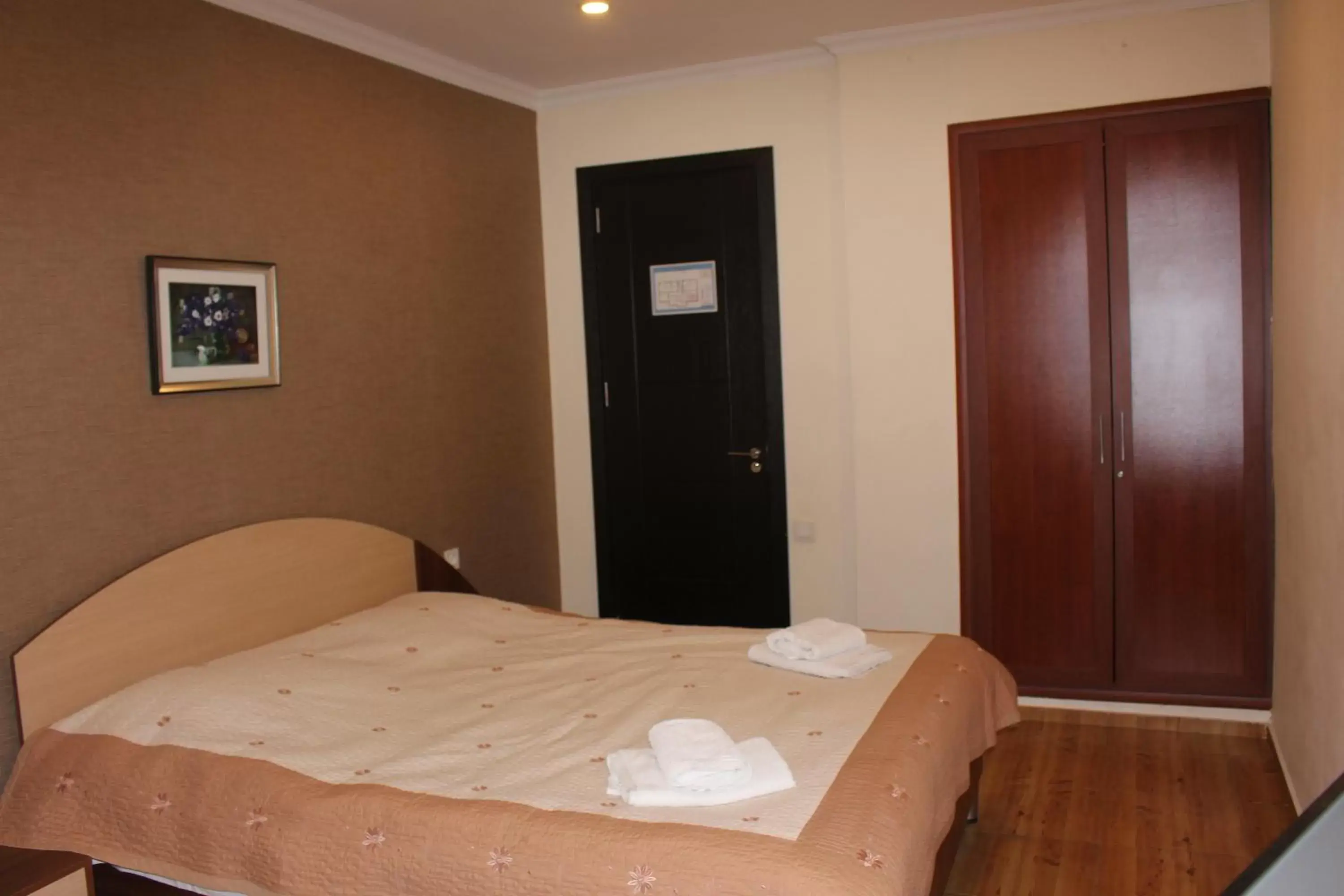 Budget Double Room in IRISE Budget Double Room in IRISE