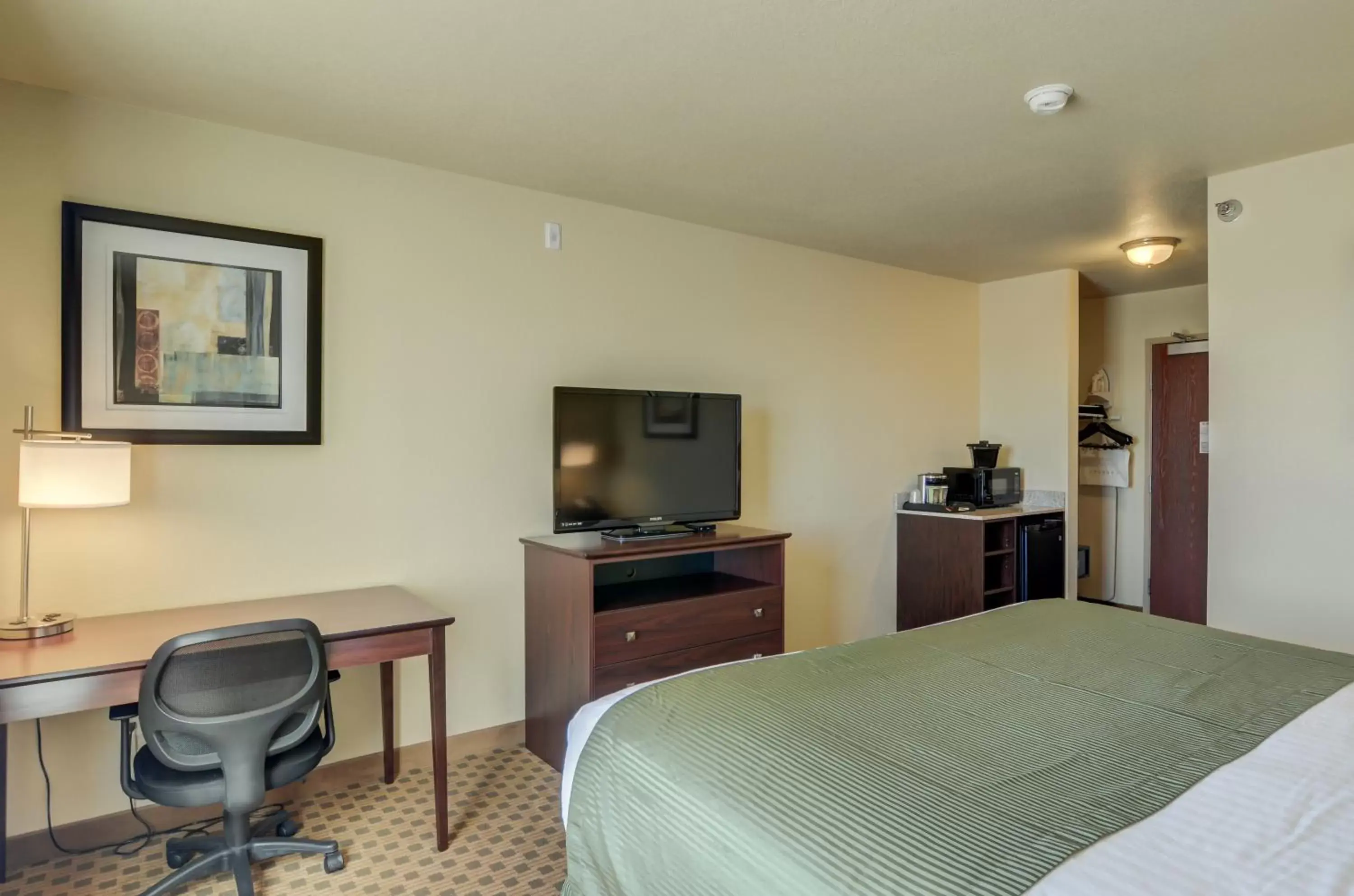 Bed, Room Photo in Cobblestone Inn & Suites - Ord