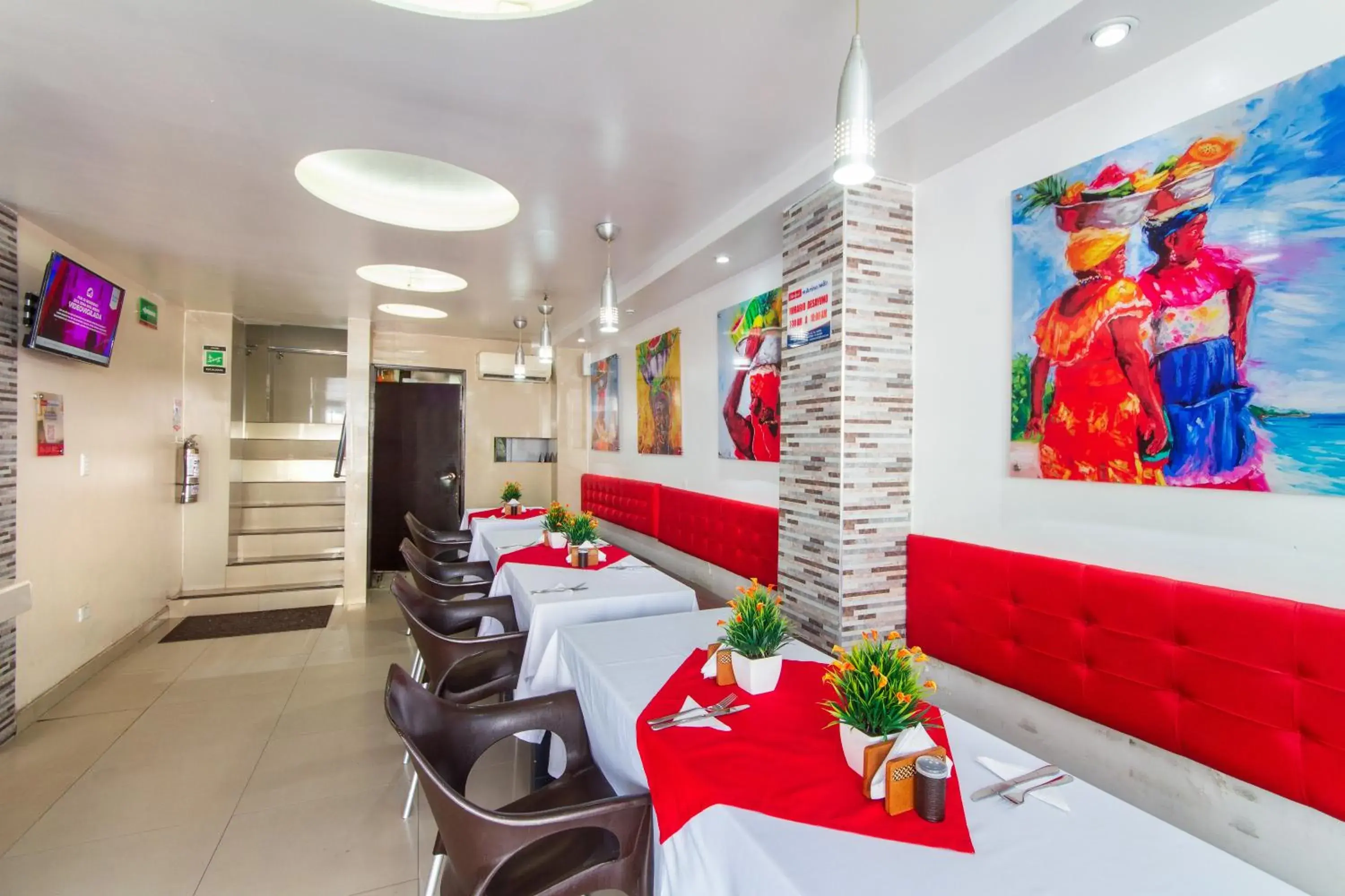Restaurant/places to eat in Hotel Marina Suites By GEH Suites