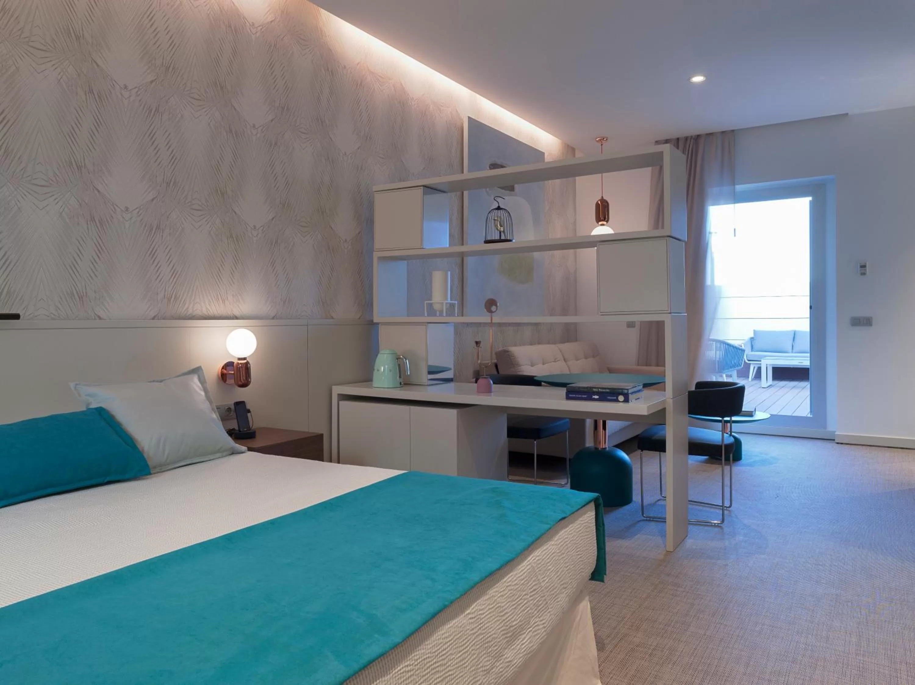 Balcony/Terrace, Bed in Hotel Neptuno Playa & Spa